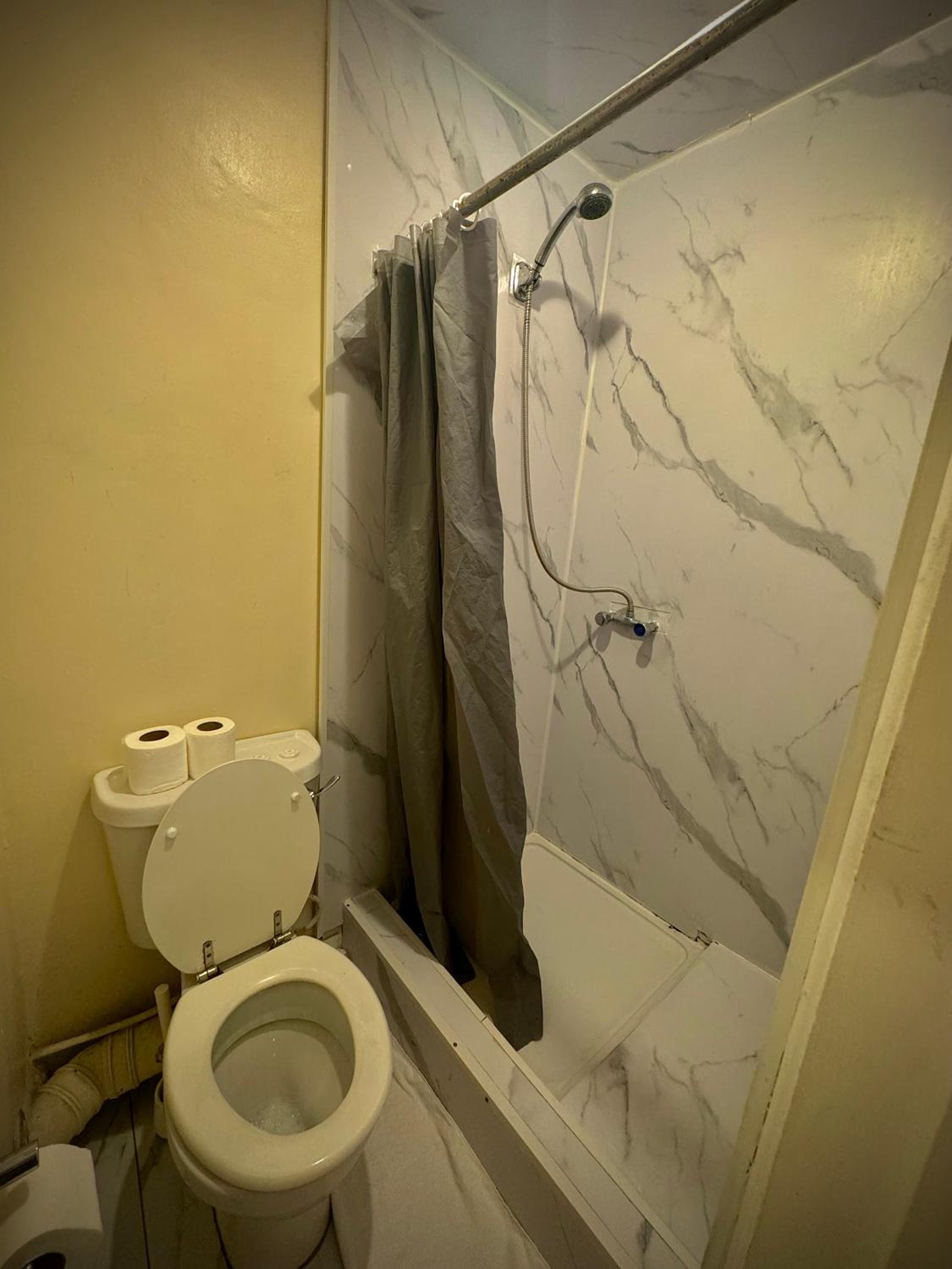Budget Double Room photo 3