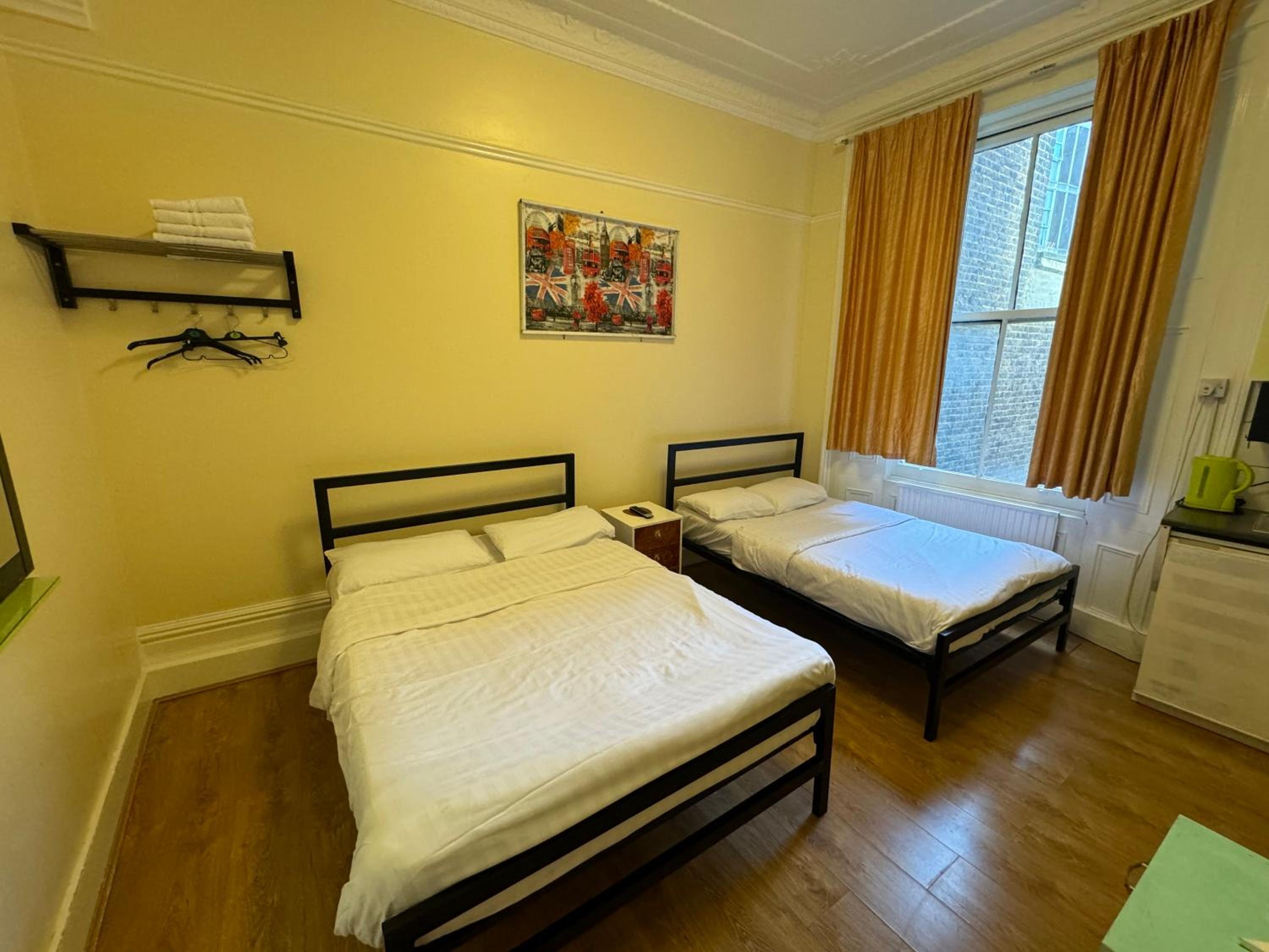 Triple Room with Bathroom photo 3
