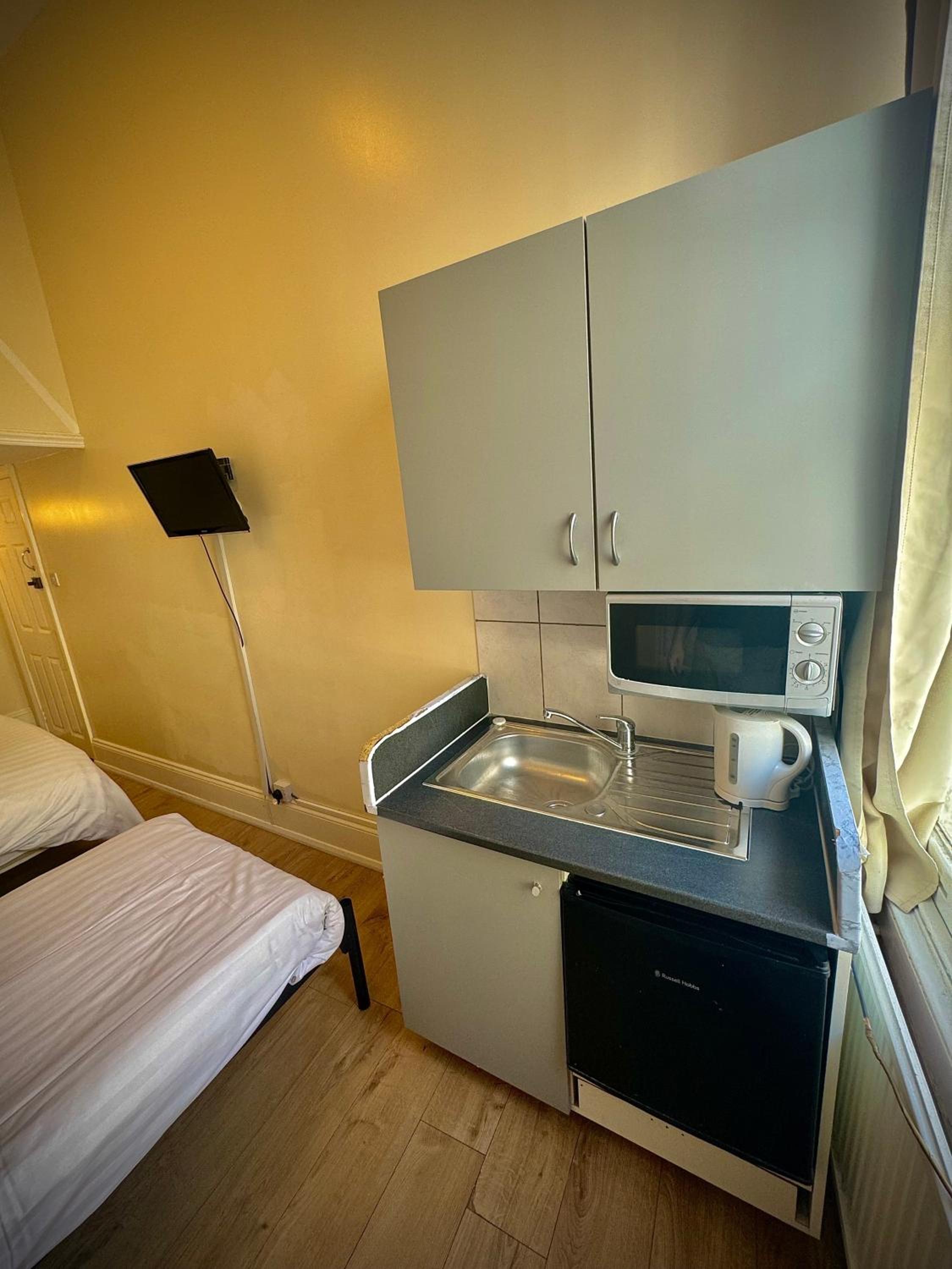 Triple Room with Bathroom photo 2
