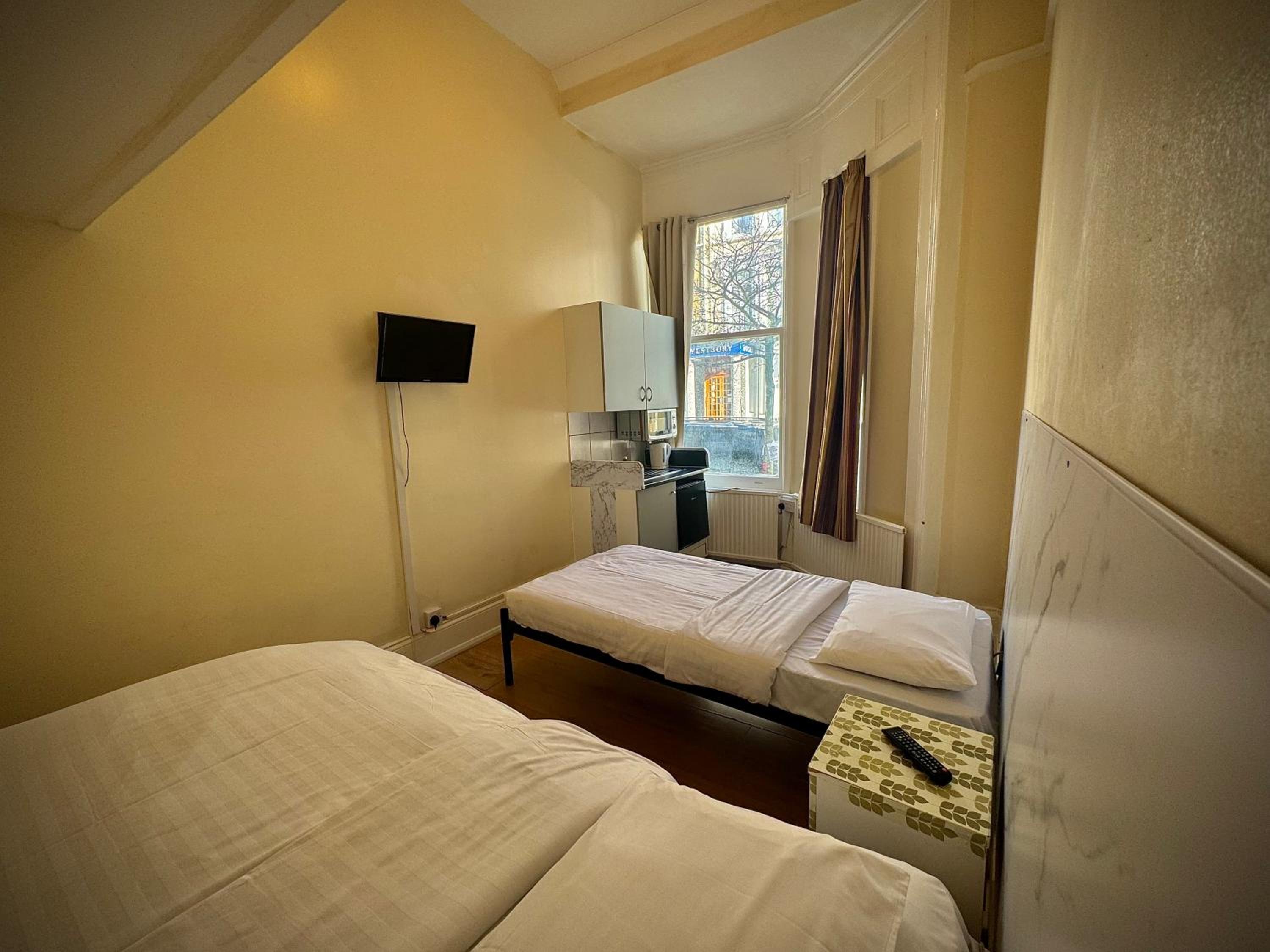 Triple Room with Bathroom photo 1
