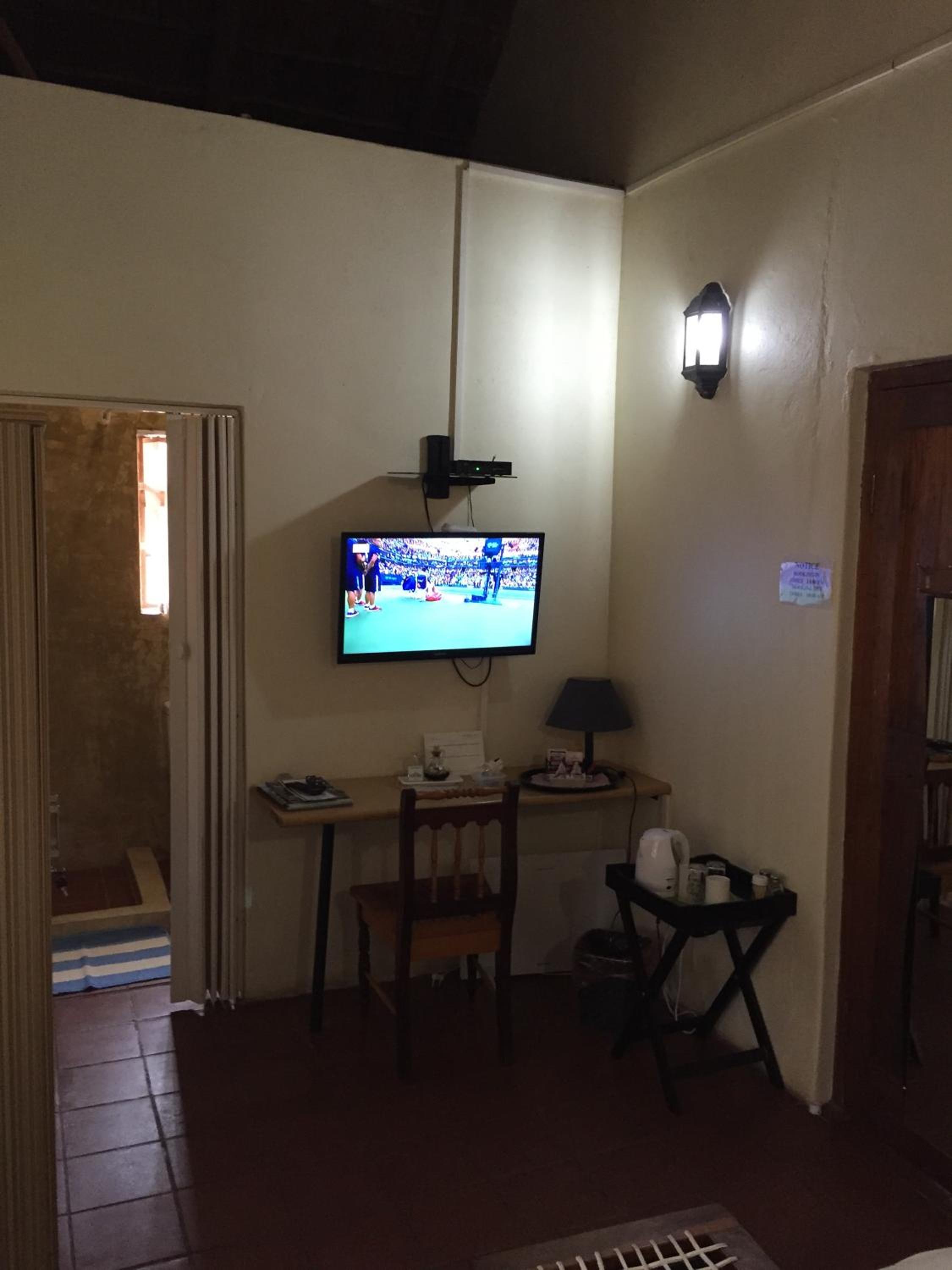 Single Room with Private Bathroom photo 3
