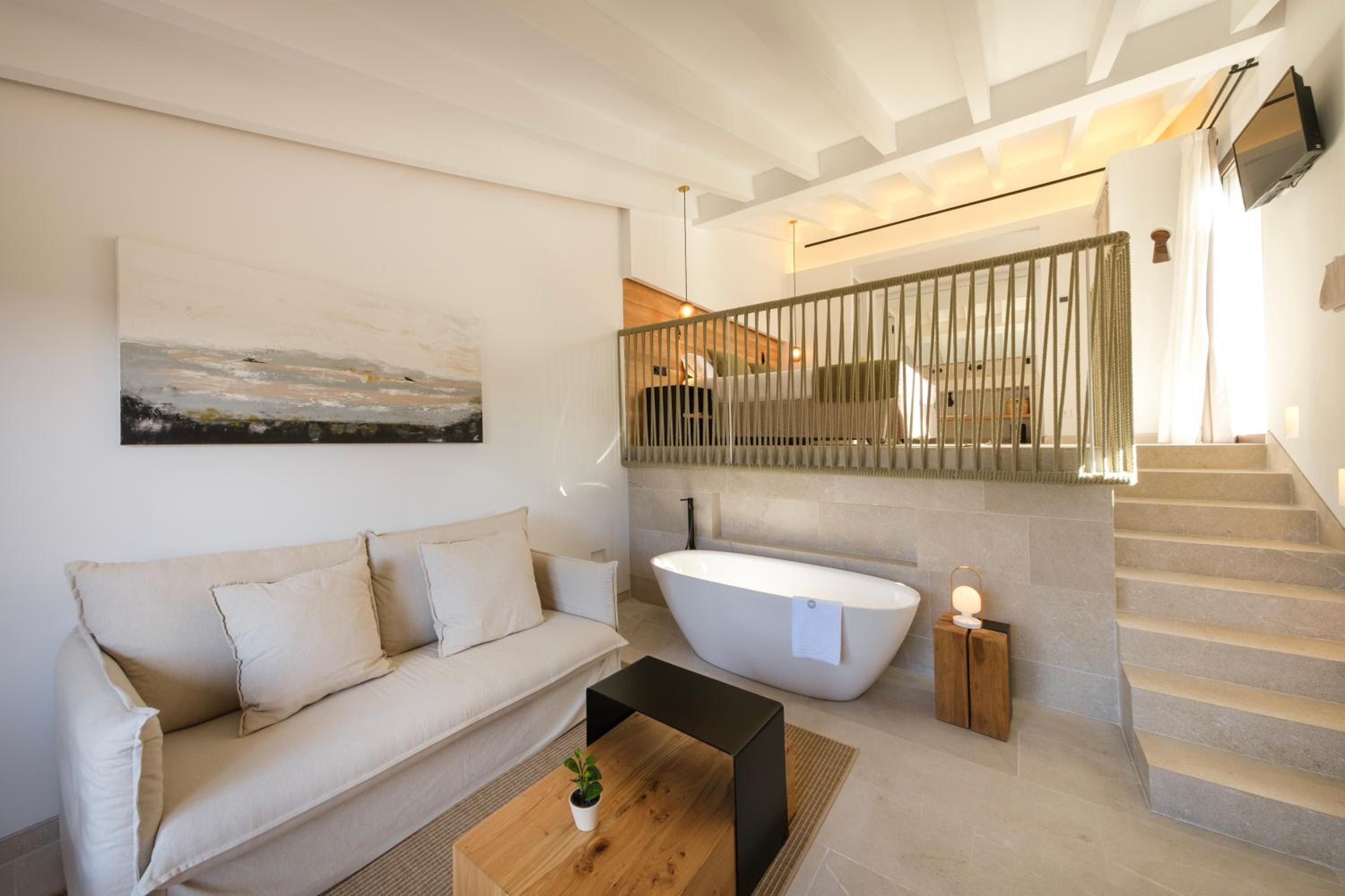 Deluxe Junior Suite - Photo 19
