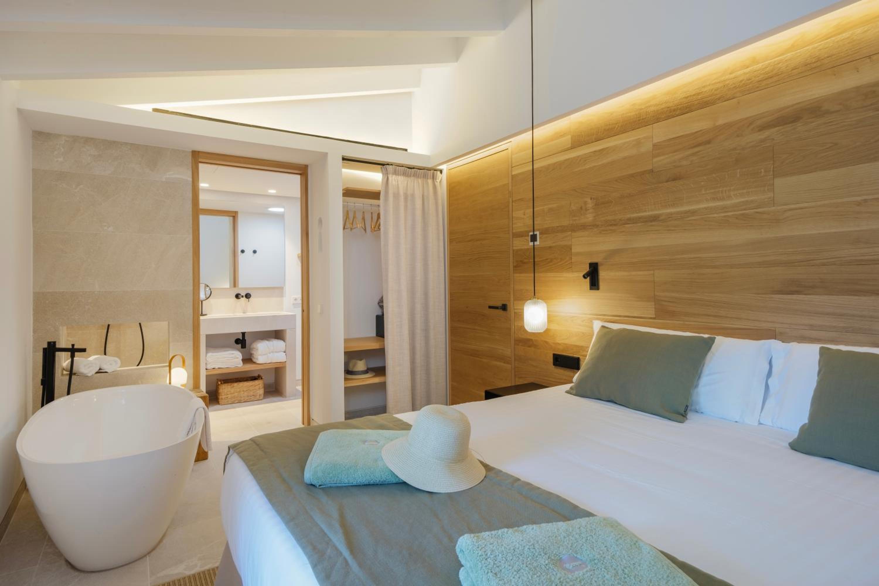 Deluxe Suite - Photo 21
