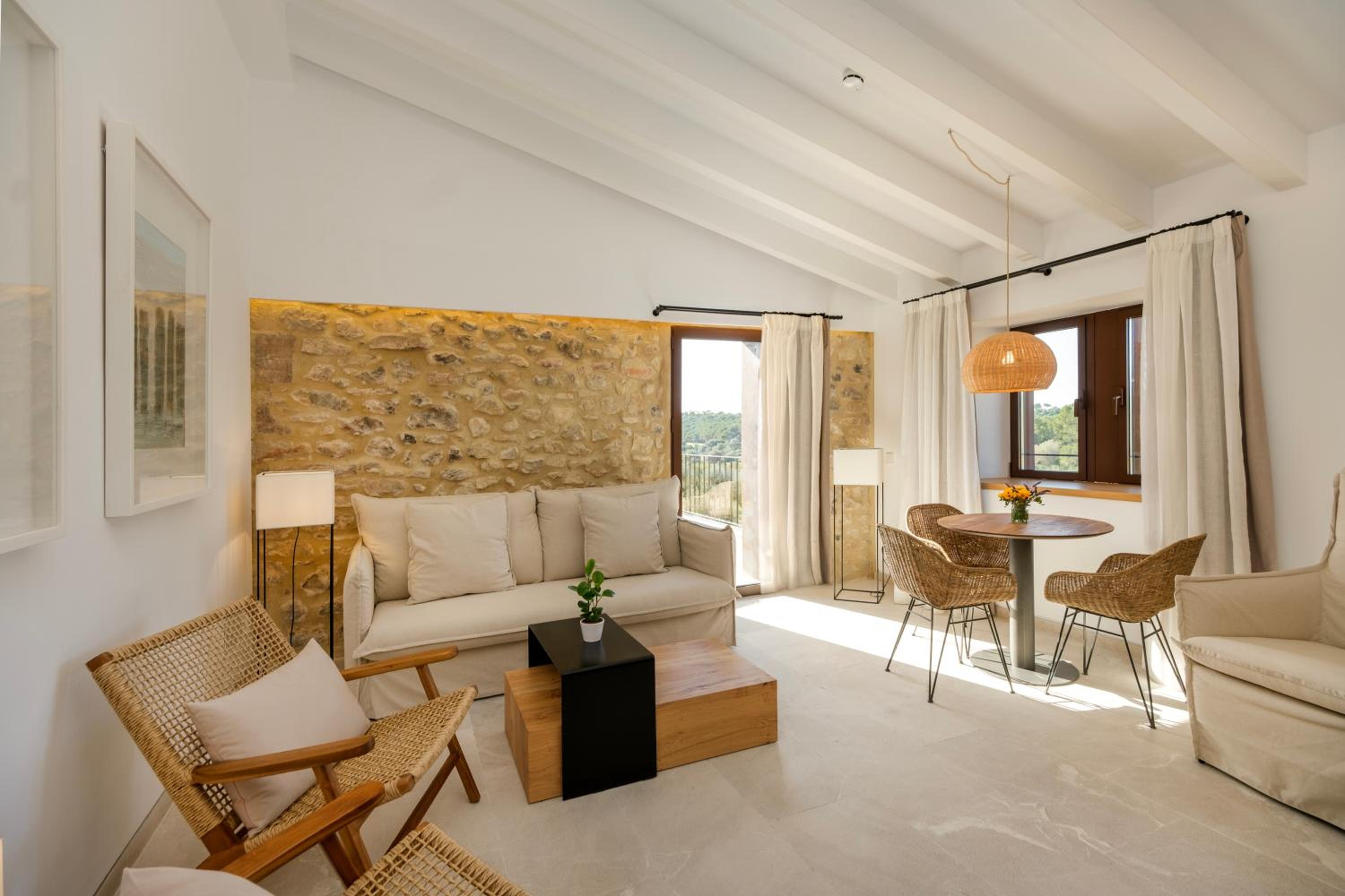 Deluxe Suite - Photo 4