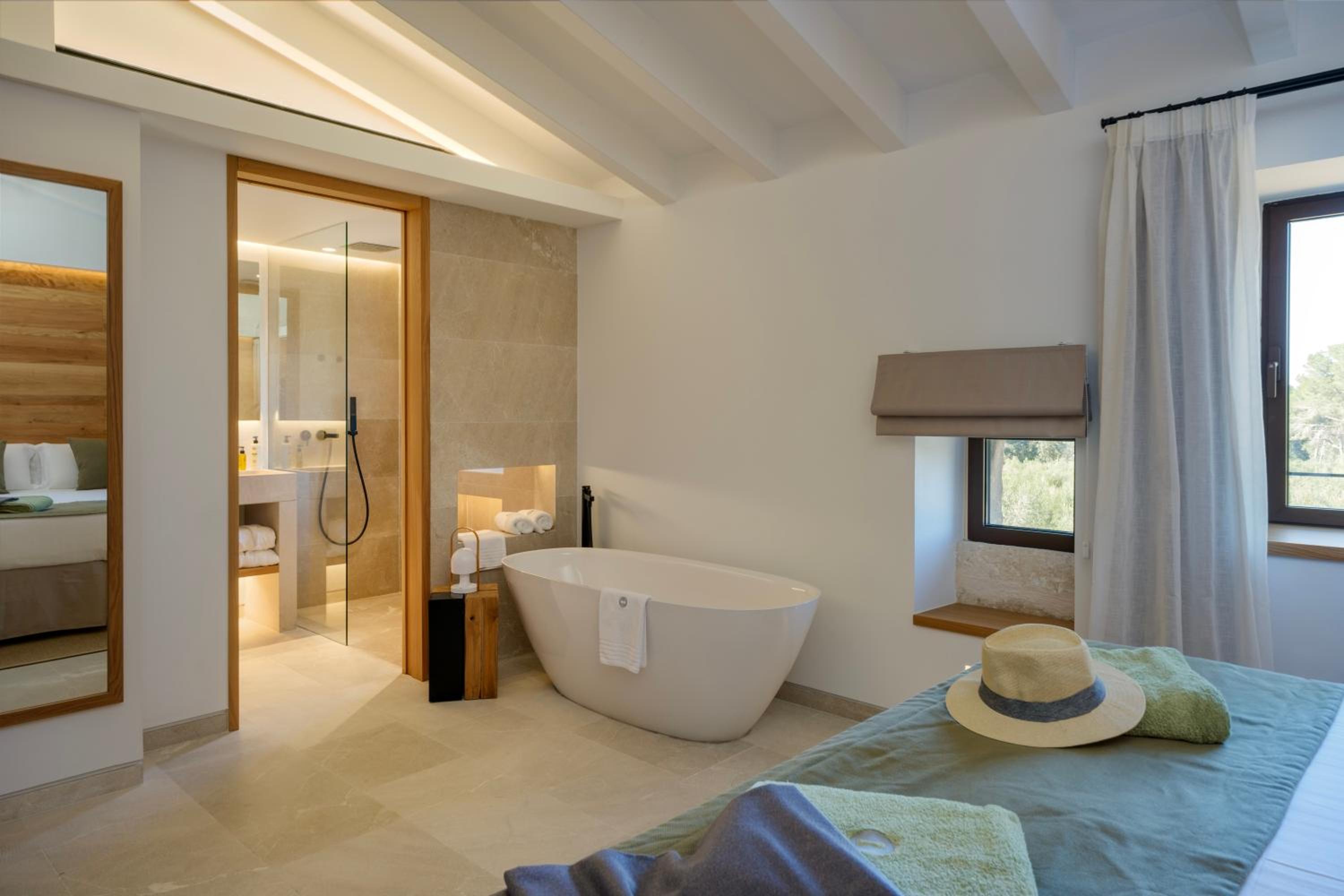 Deluxe Suite - Photo 22