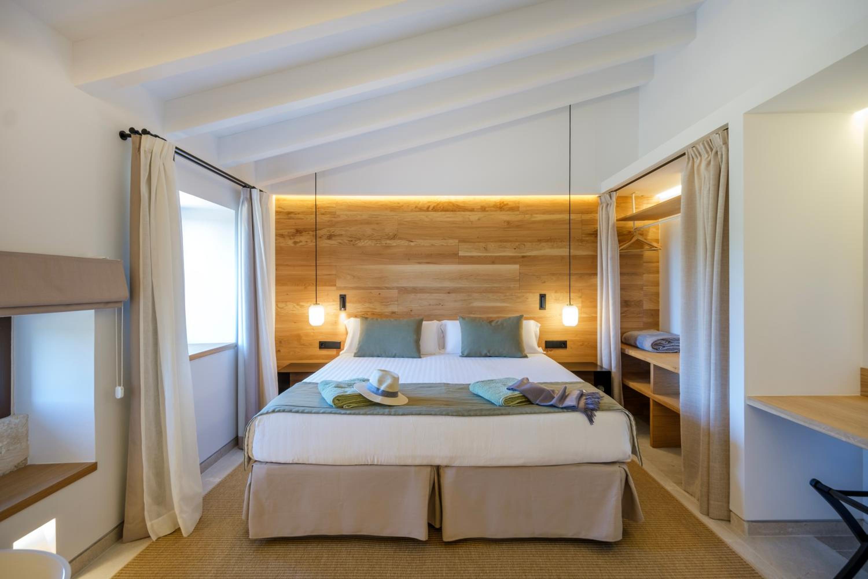 Deluxe Suite - Photo 9