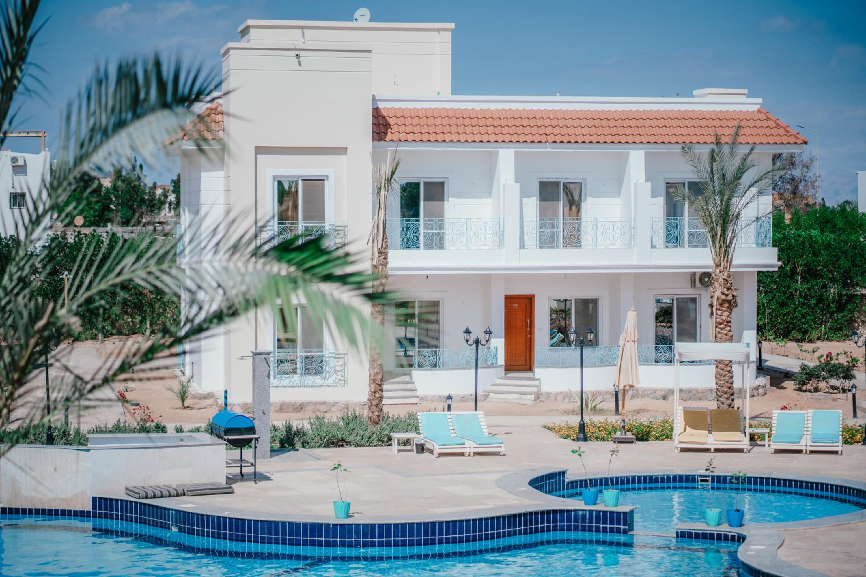 Two-Bedroom Apartment with Pool View photo 1