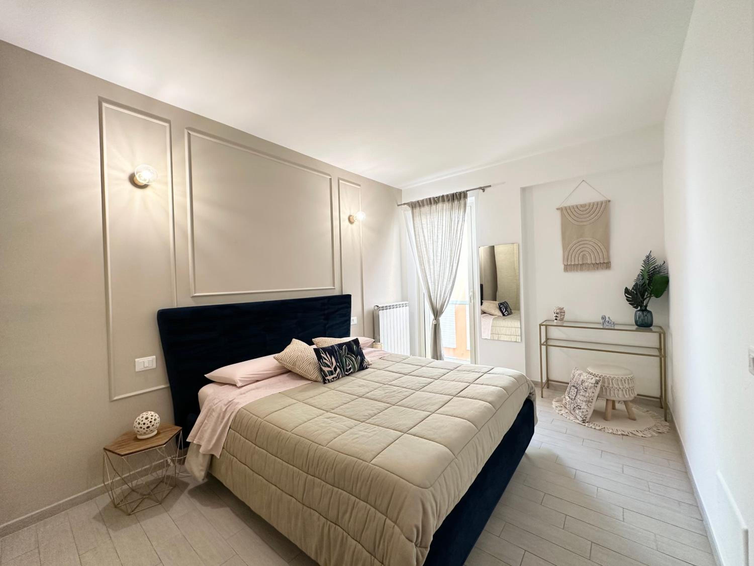 One-Bedroom Apartment photo 1