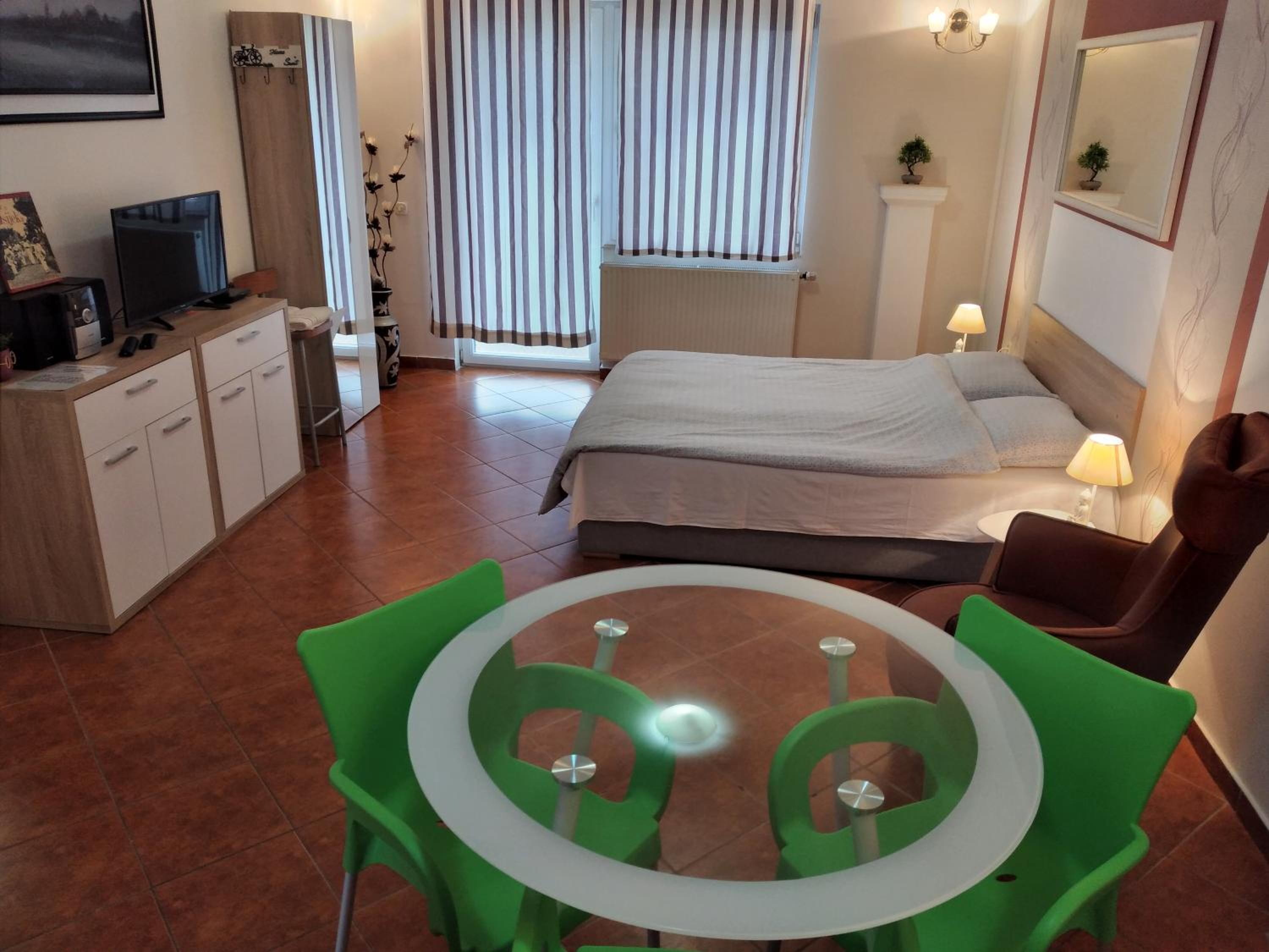 Apartment with Terrace - Photo 35