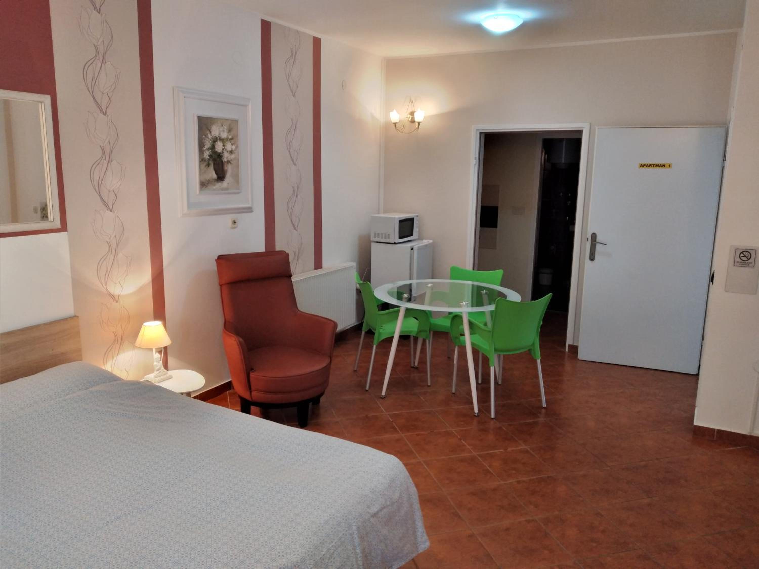 Apartment with Terrace - Photo 21