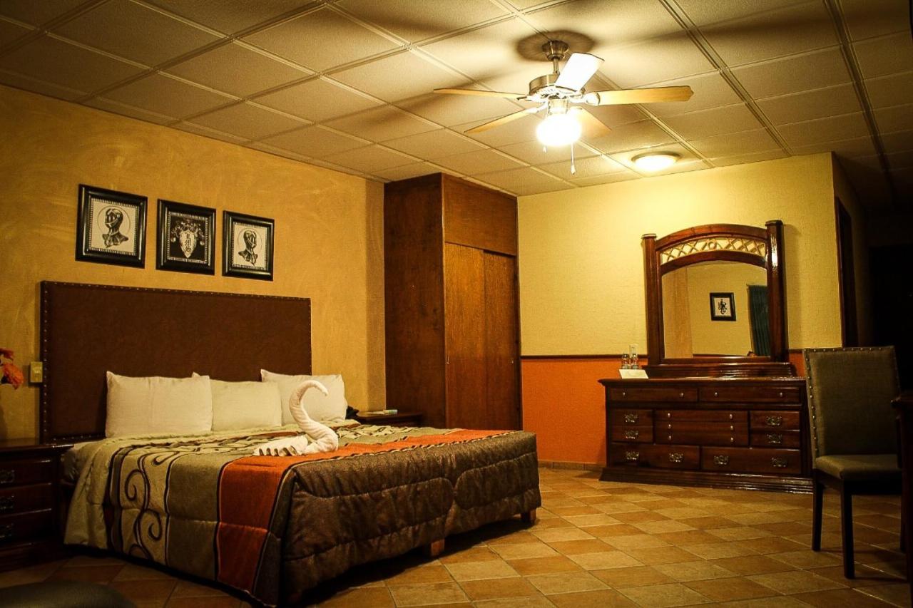 Deluxe Double Room with Balcony photo 2