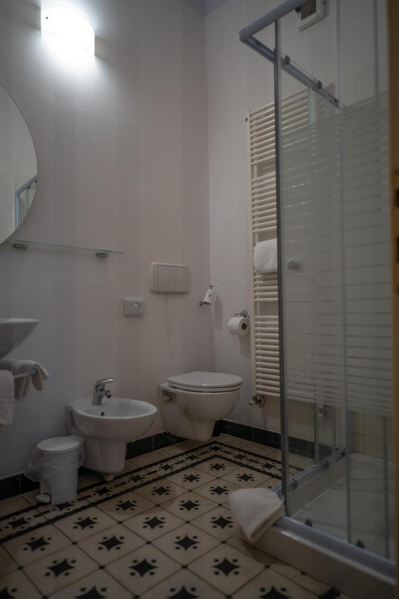 Standard Double Room - Basement photo 2