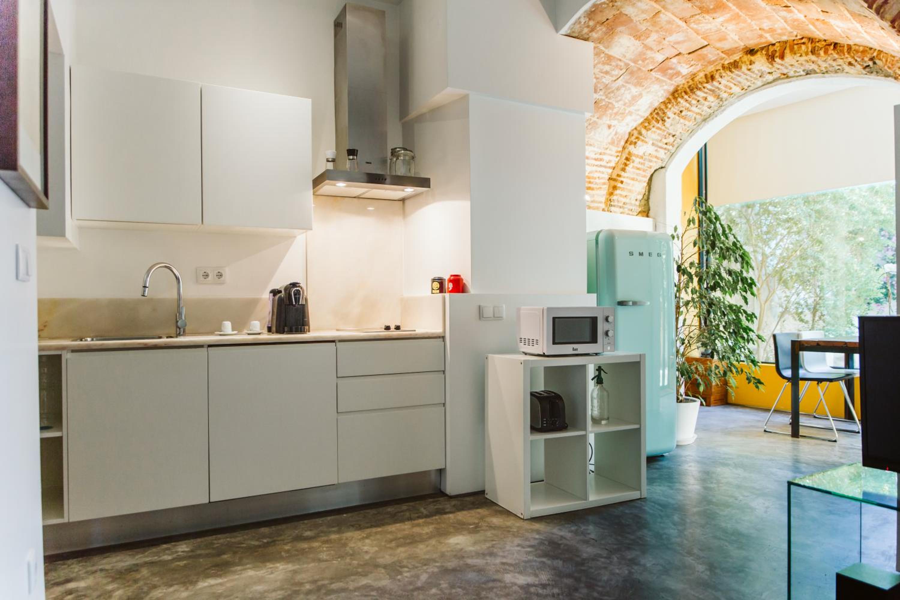 Deluxe One-Bedroom Apartment with Private Garden photo 3