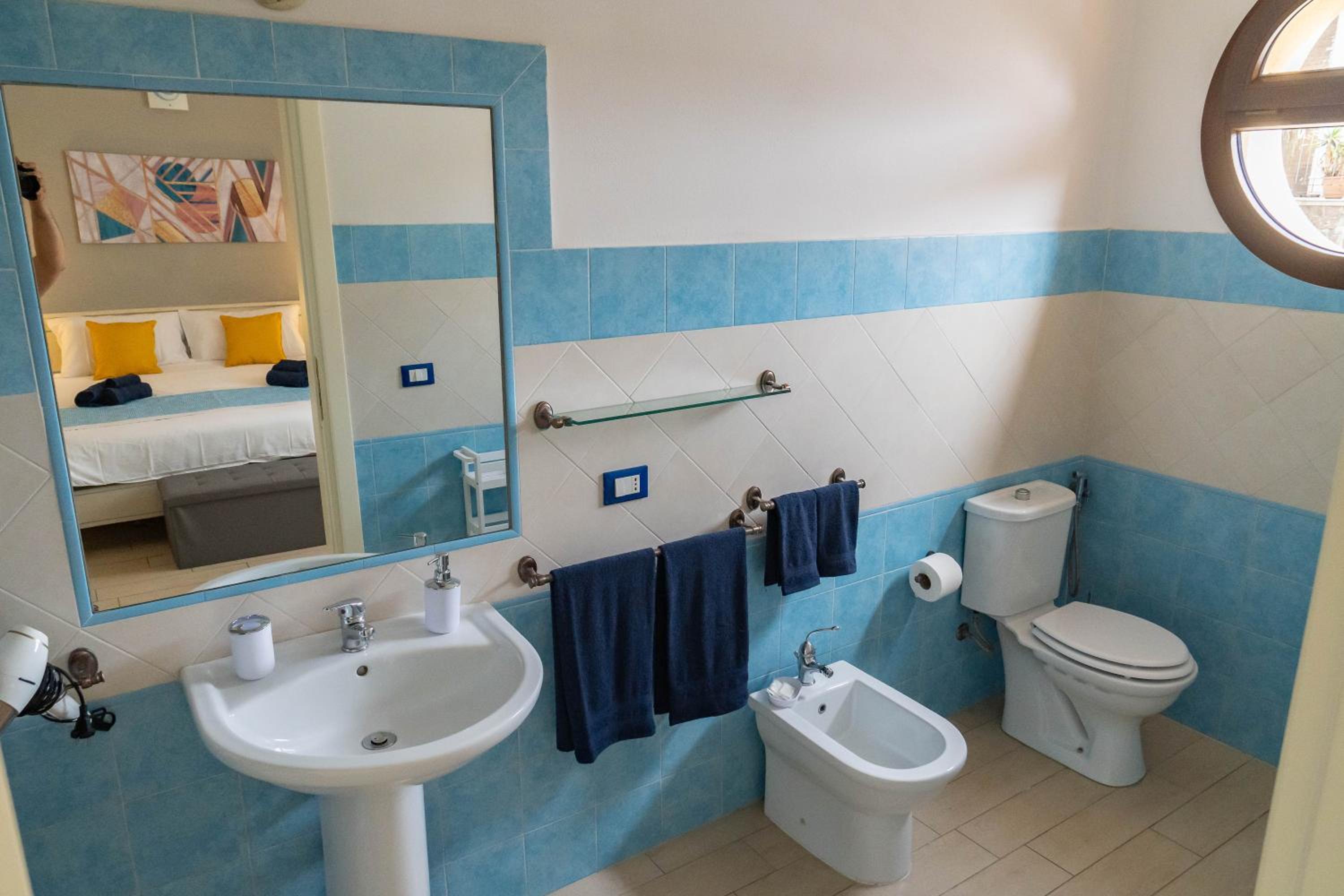 Triple Room with Private Bathroom - Photo 2