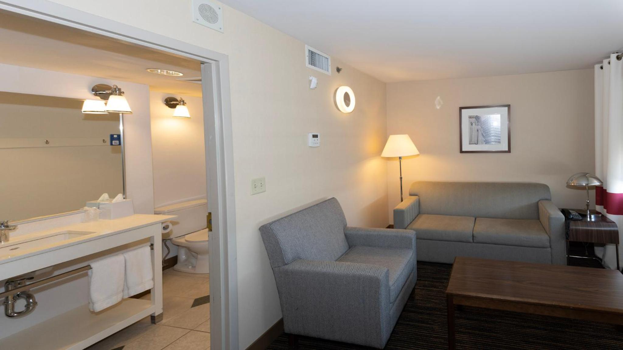 Premier King Suite - Non-Smoking - Photo 4
