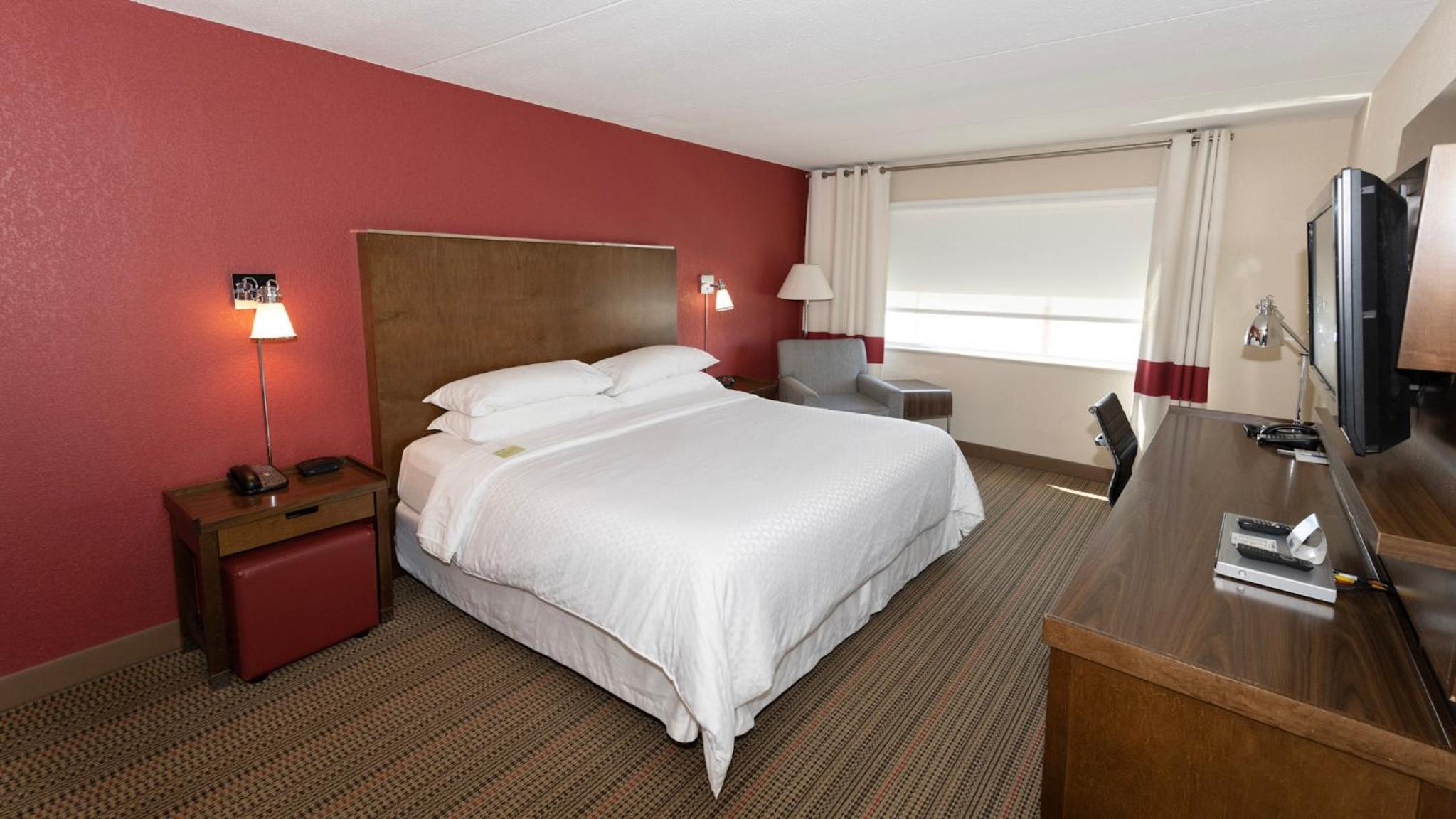 King Room - Non-Smoking - Photo 1