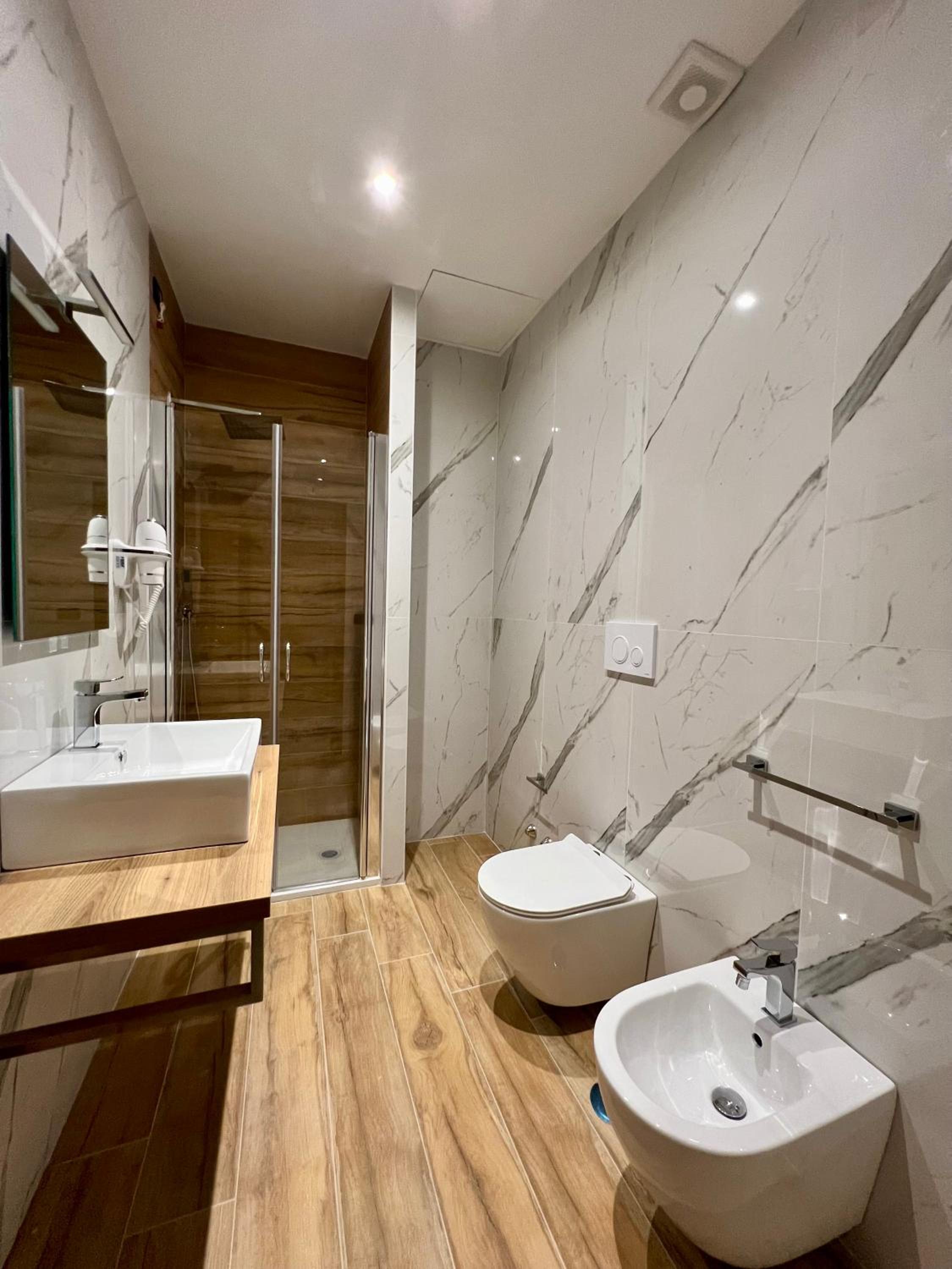 Superior Quadruple Room - Photo 6