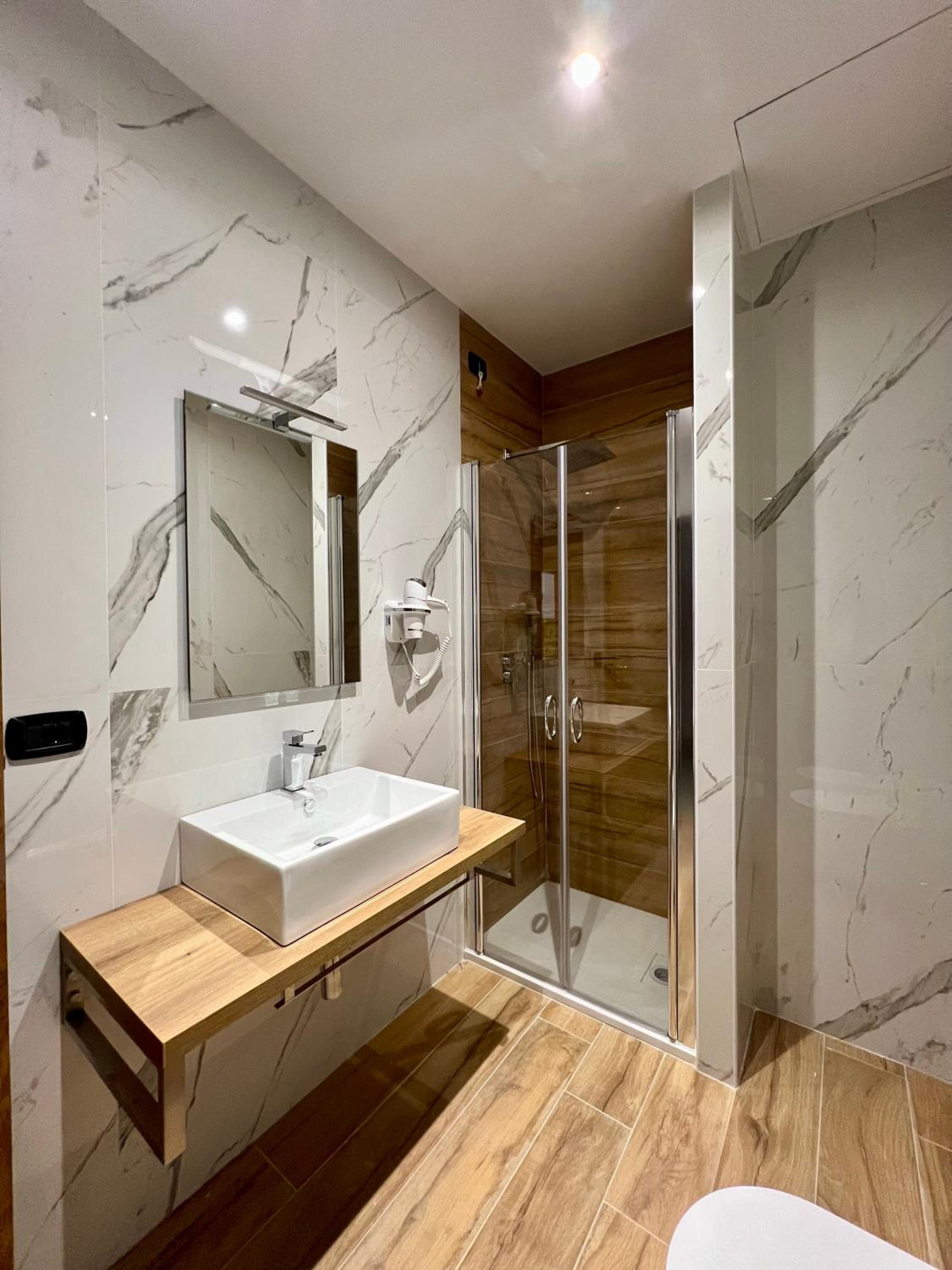 Superior Quadruple Room - Photo 4