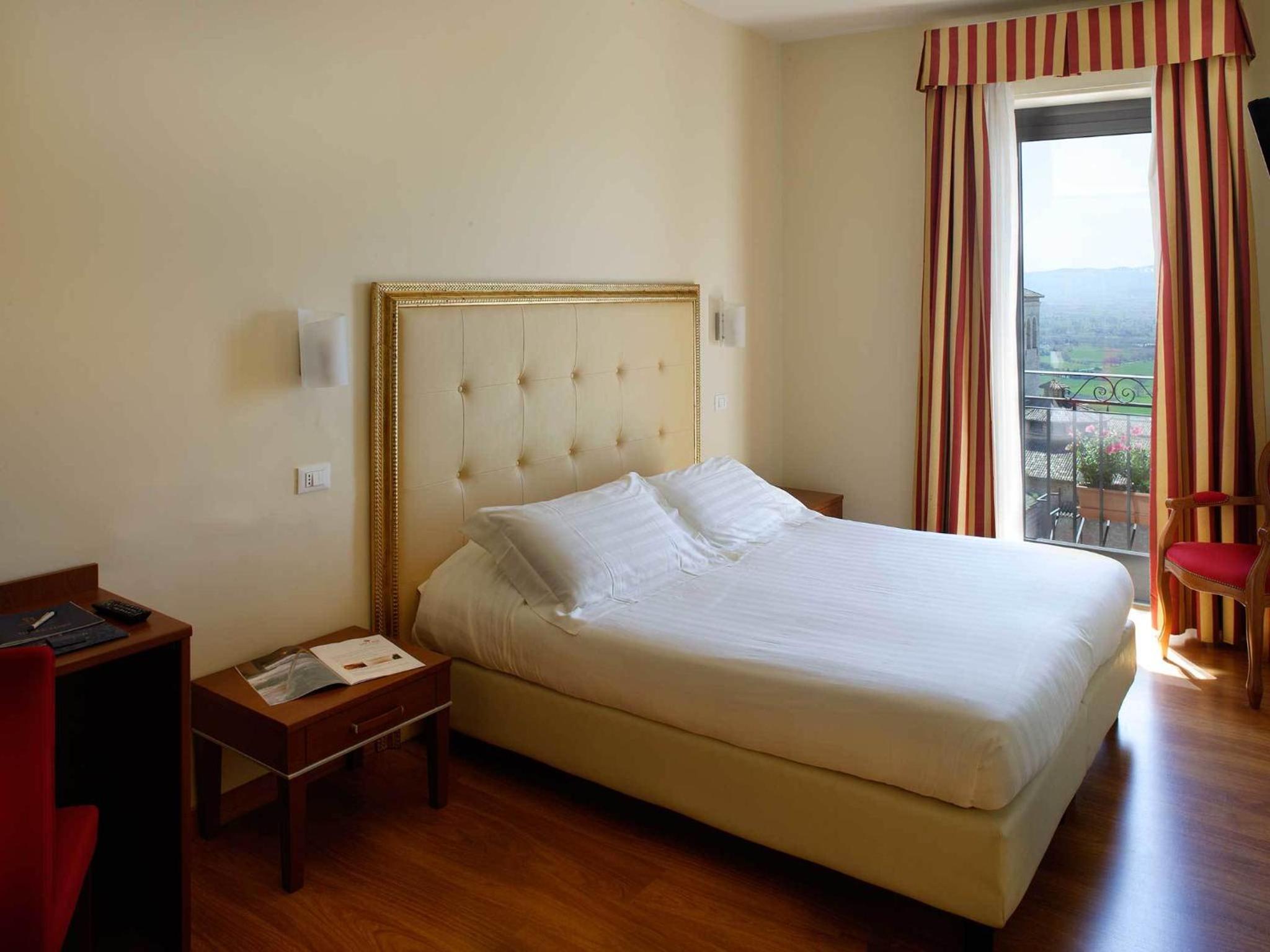 Double or Twin Room with Spa Access - Photo 8