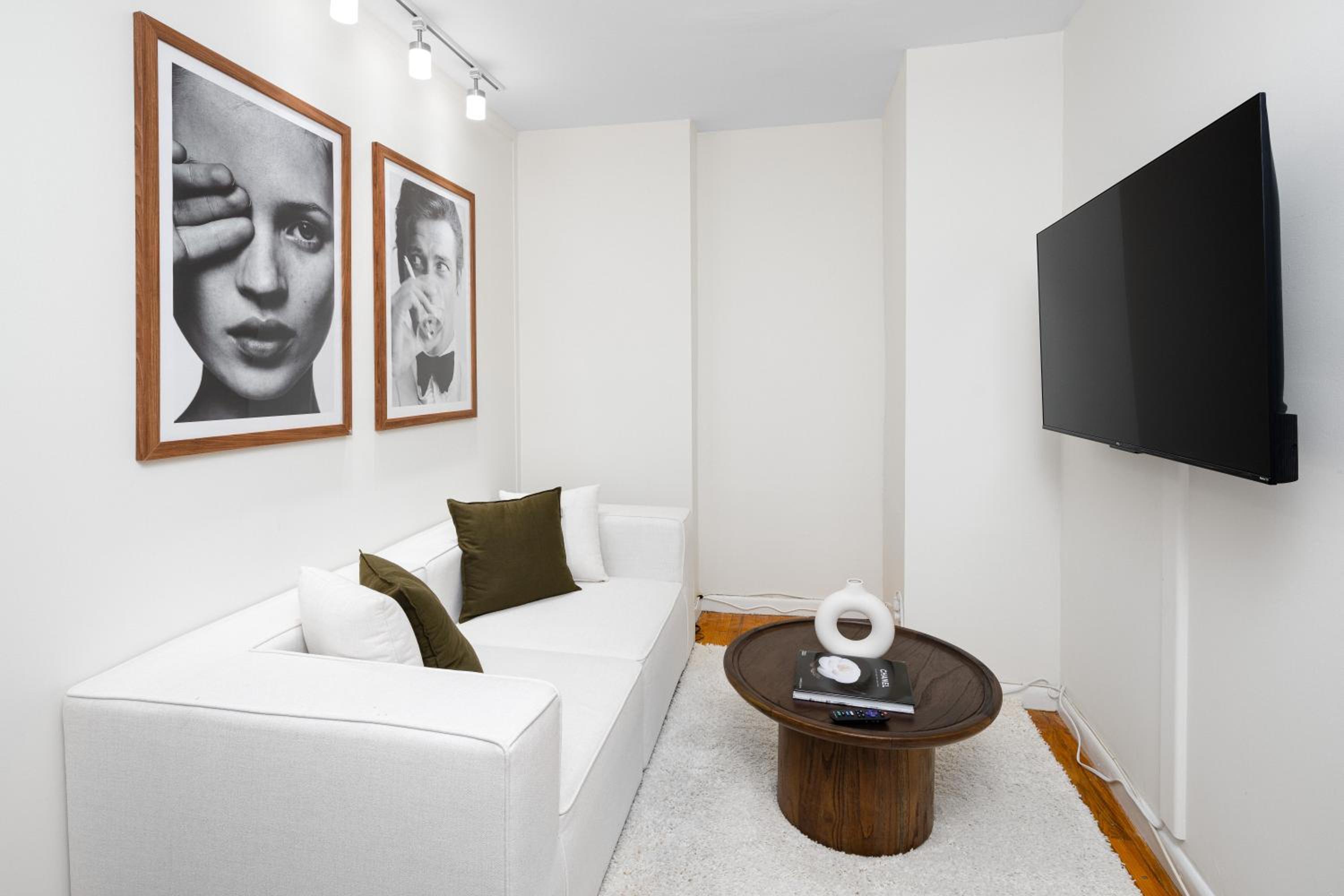 Three-Bedroom Apartment photo 1