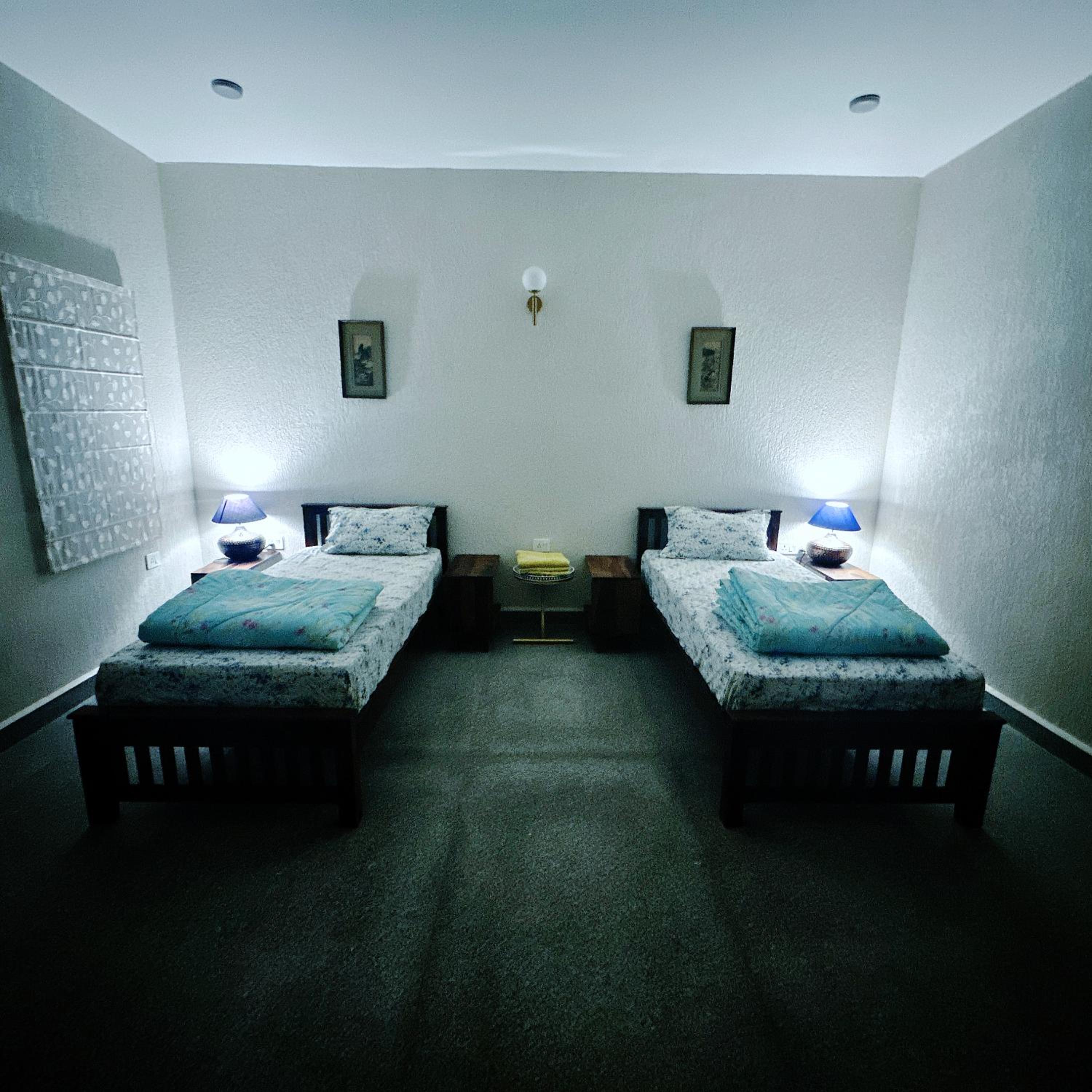 Standard Twin Room with Shared Bathroom photo 3