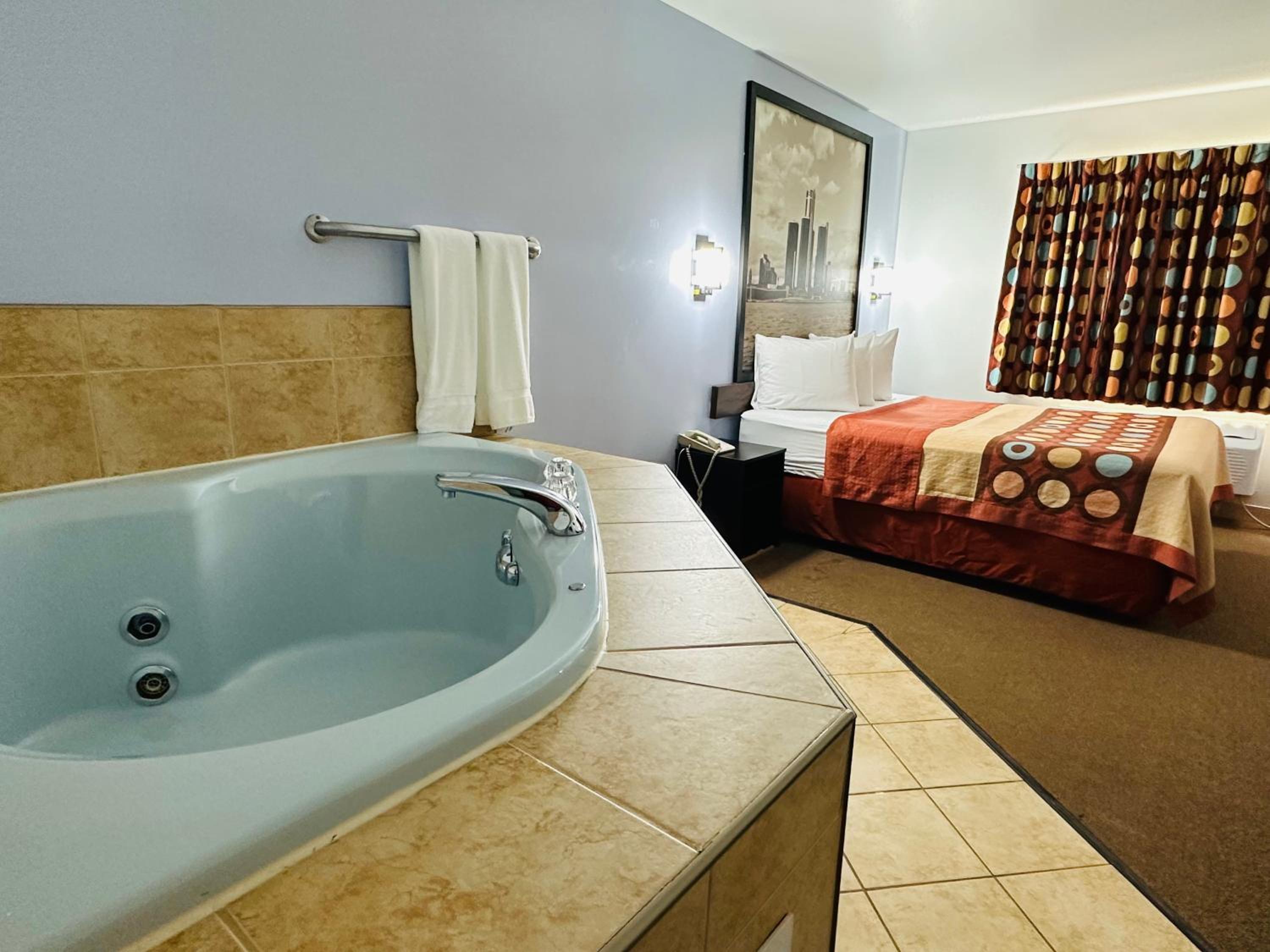 Deluxe Queen Studio Suite - Non-Smoking photo 1