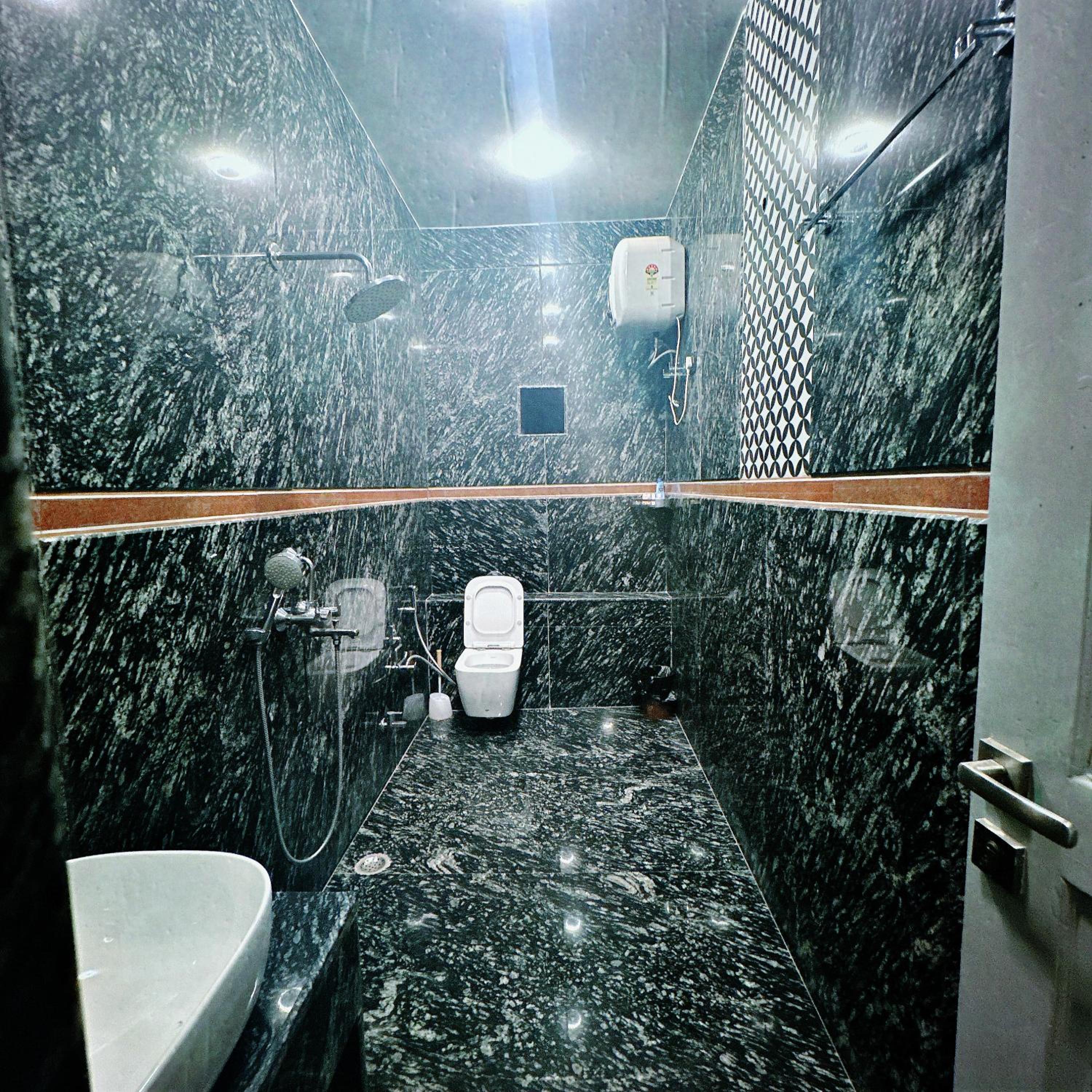 Standard Twin Room with Shared Bathroom photo 2