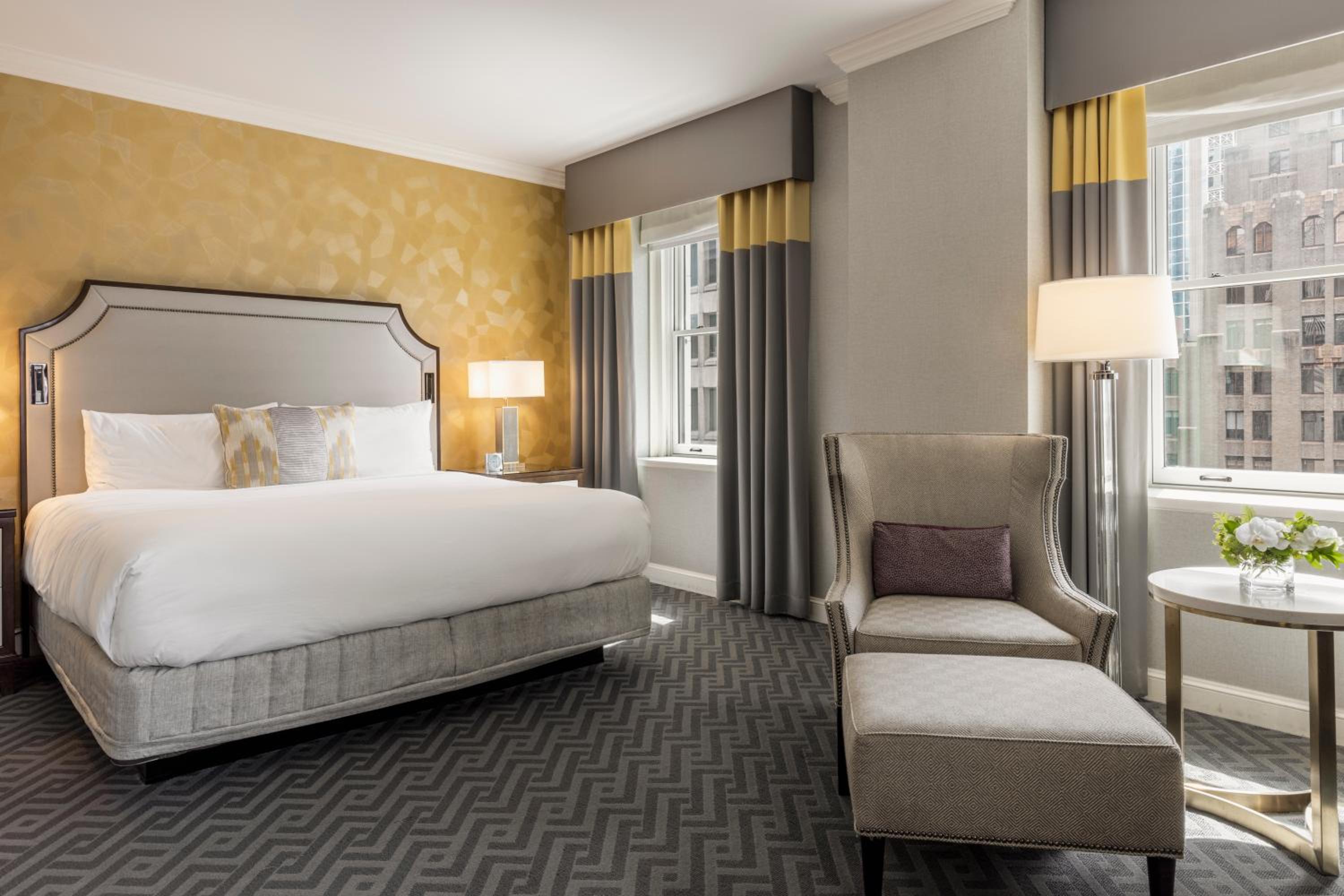 Deluxe King Room with View - Corner Room - Photo 3