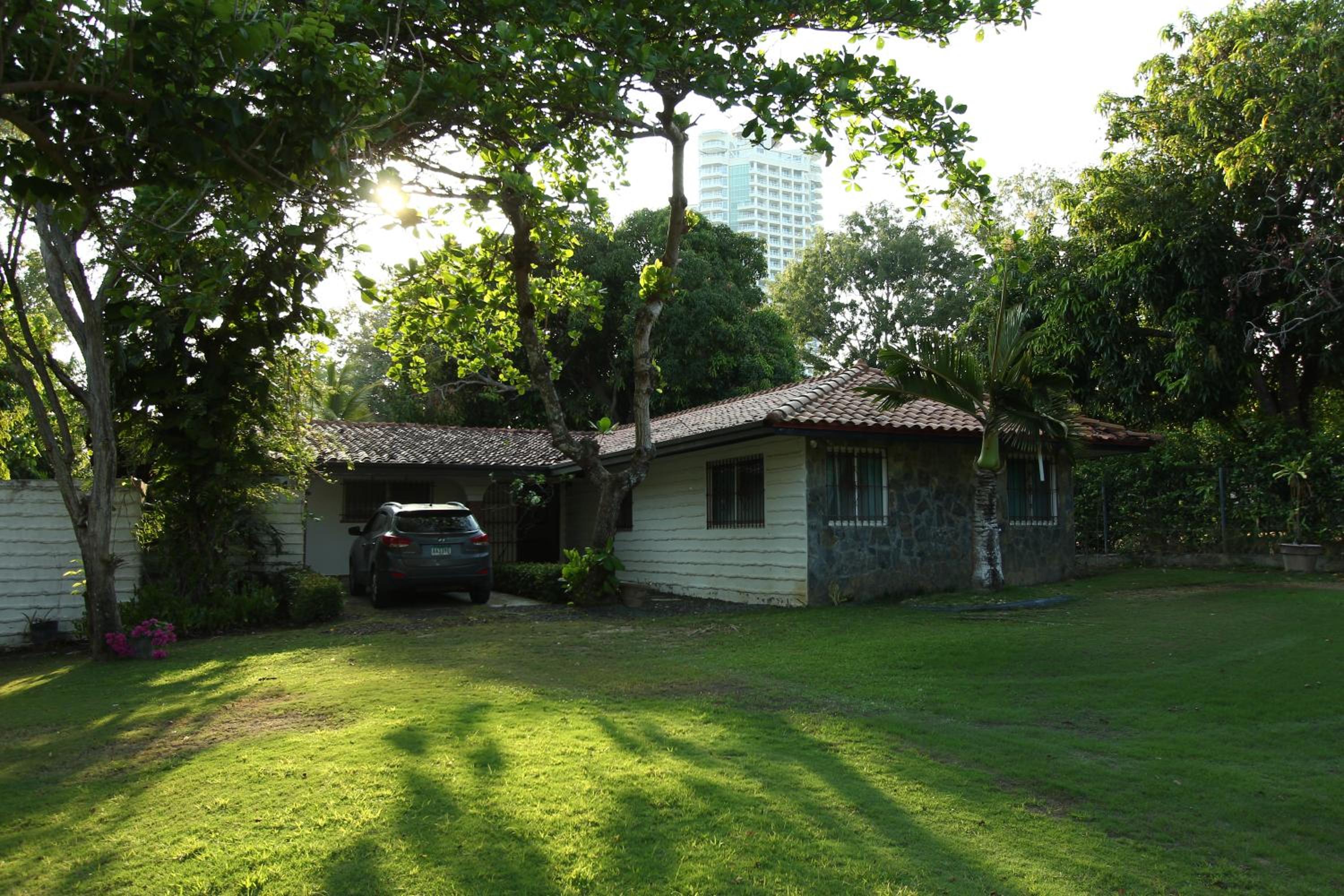 Three-Bedroom House photo 2