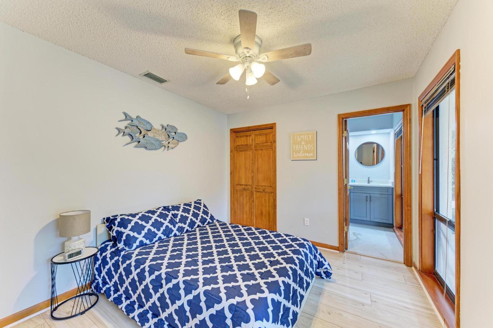 Five-Bedroom House photo 1