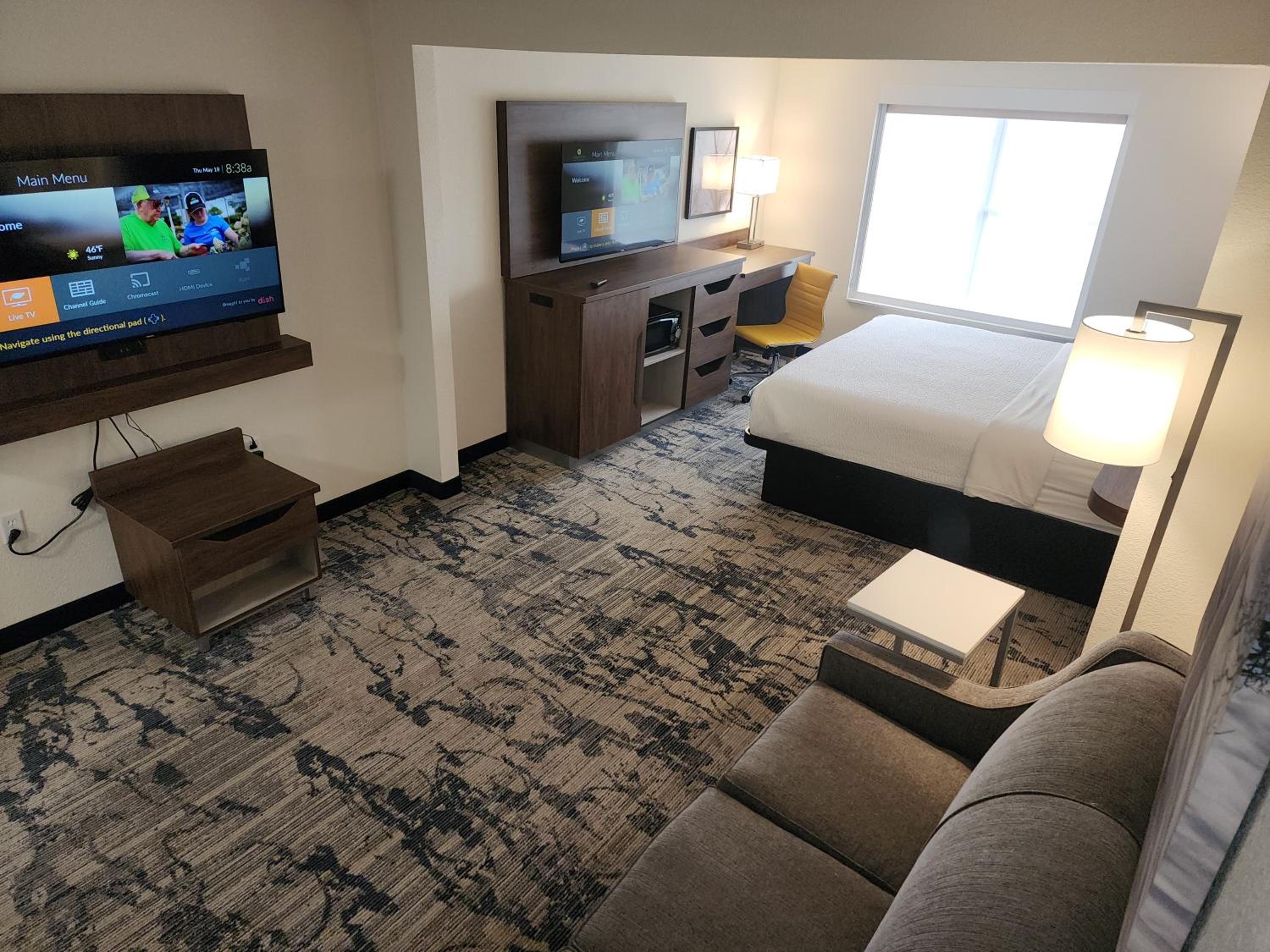 King Studio Suite with Roll-In Shower - Mobility Accessible/Non-Smoking - Photo 3