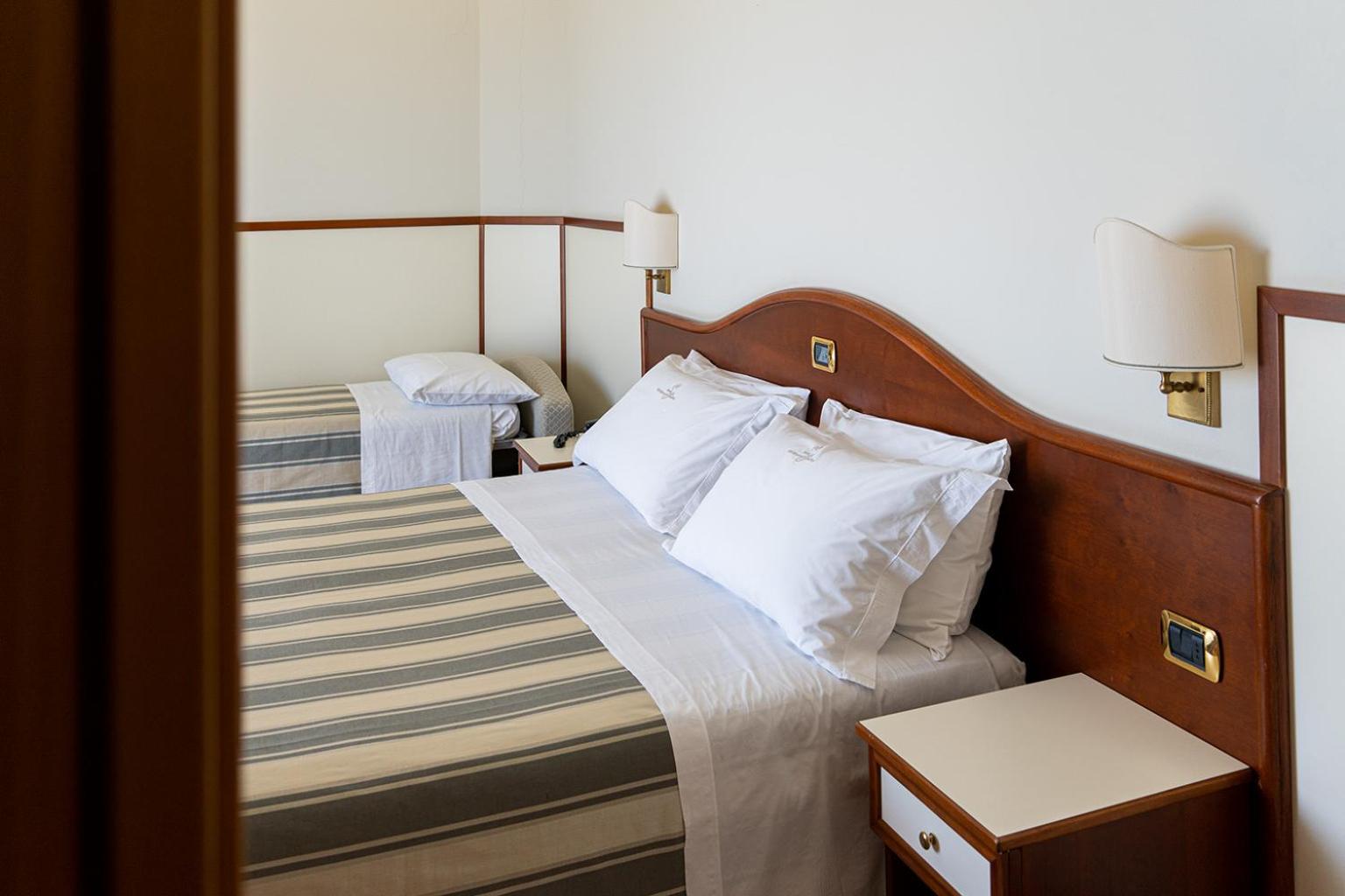 Triple Room with Lateral Sea View  - Photo 11