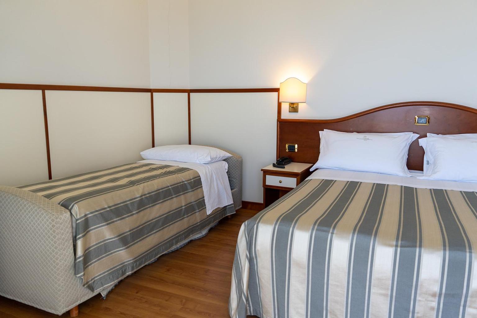 Triple Room with Lateral Sea View  - Photo 7