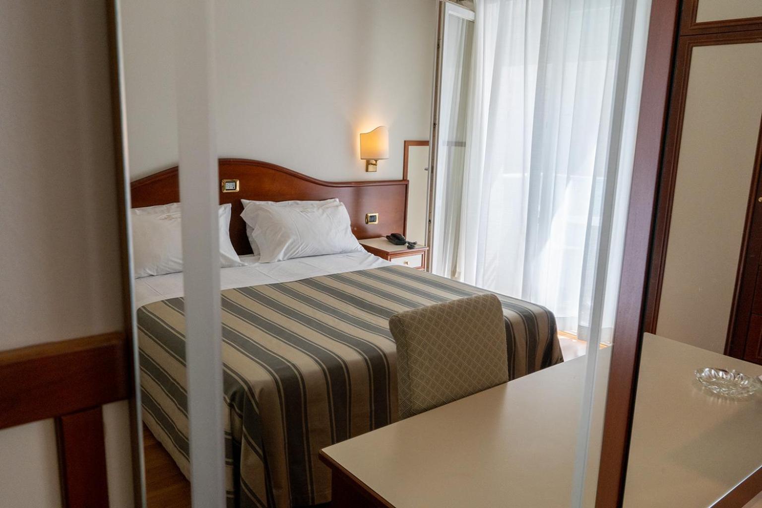 Triple Room with Lateral Sea View  - Photo 4