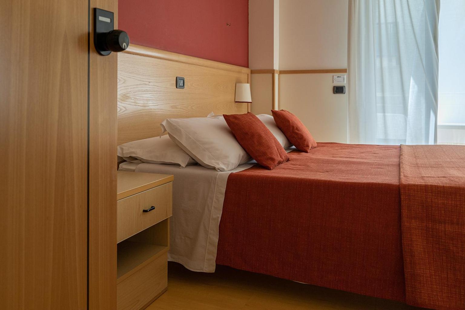 Junior Suite with Lateral Sea View - Photo 11