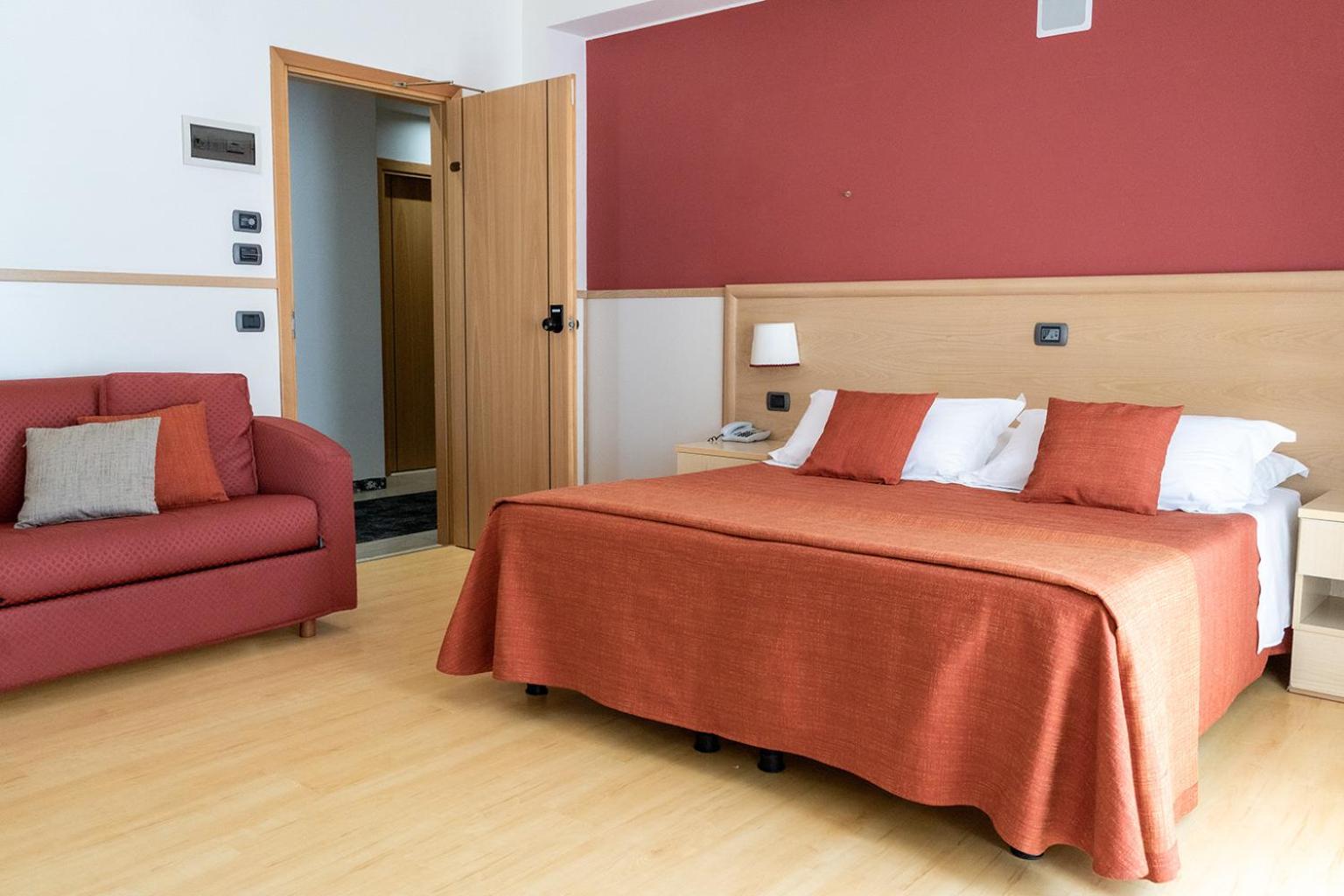Junior Suite with Lateral Sea View - Photo 13