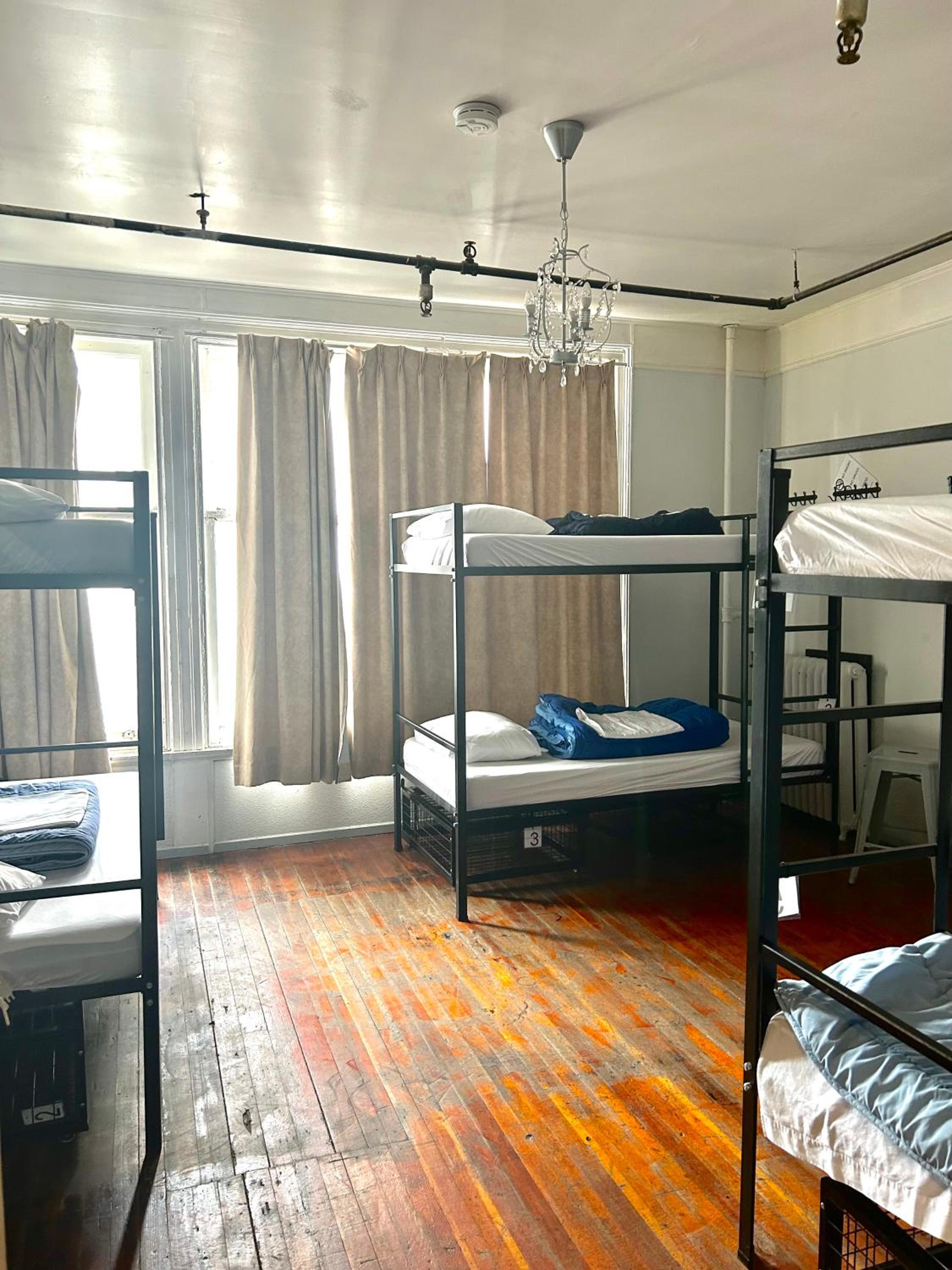 Bed in 6-Bed Mixed Dormitory Room photo 1