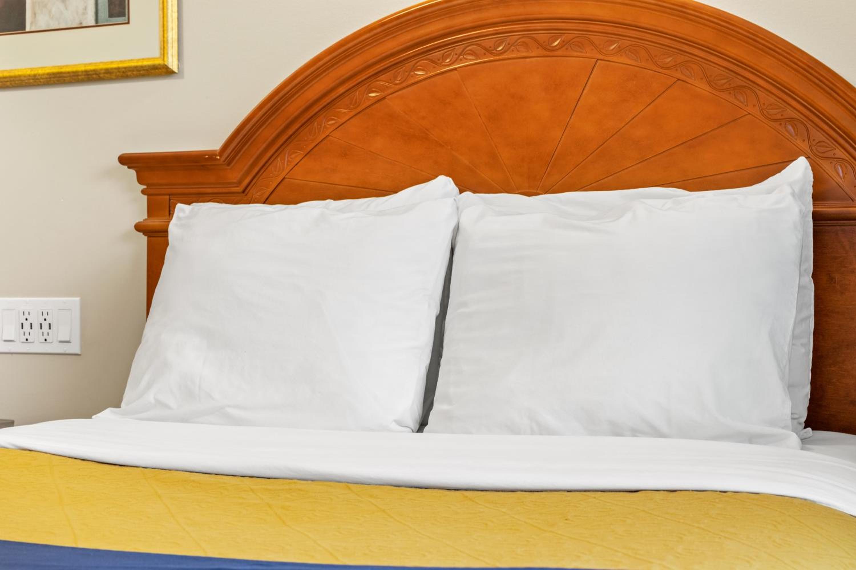 Double Room with Two Double Beds - Non-Smoking - Photo 3