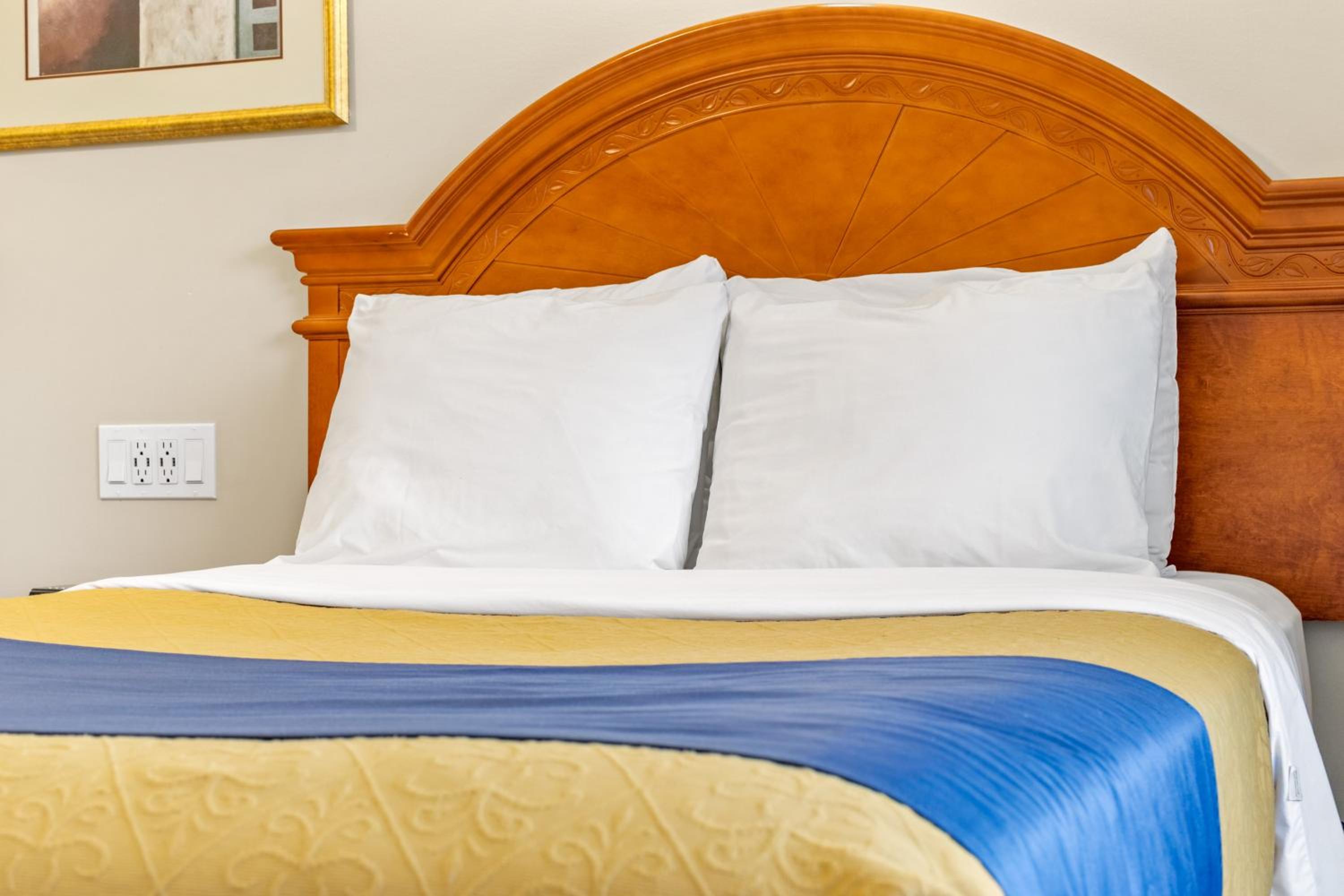 Double Room with Two Double Beds - Non-Smoking - Photo 1