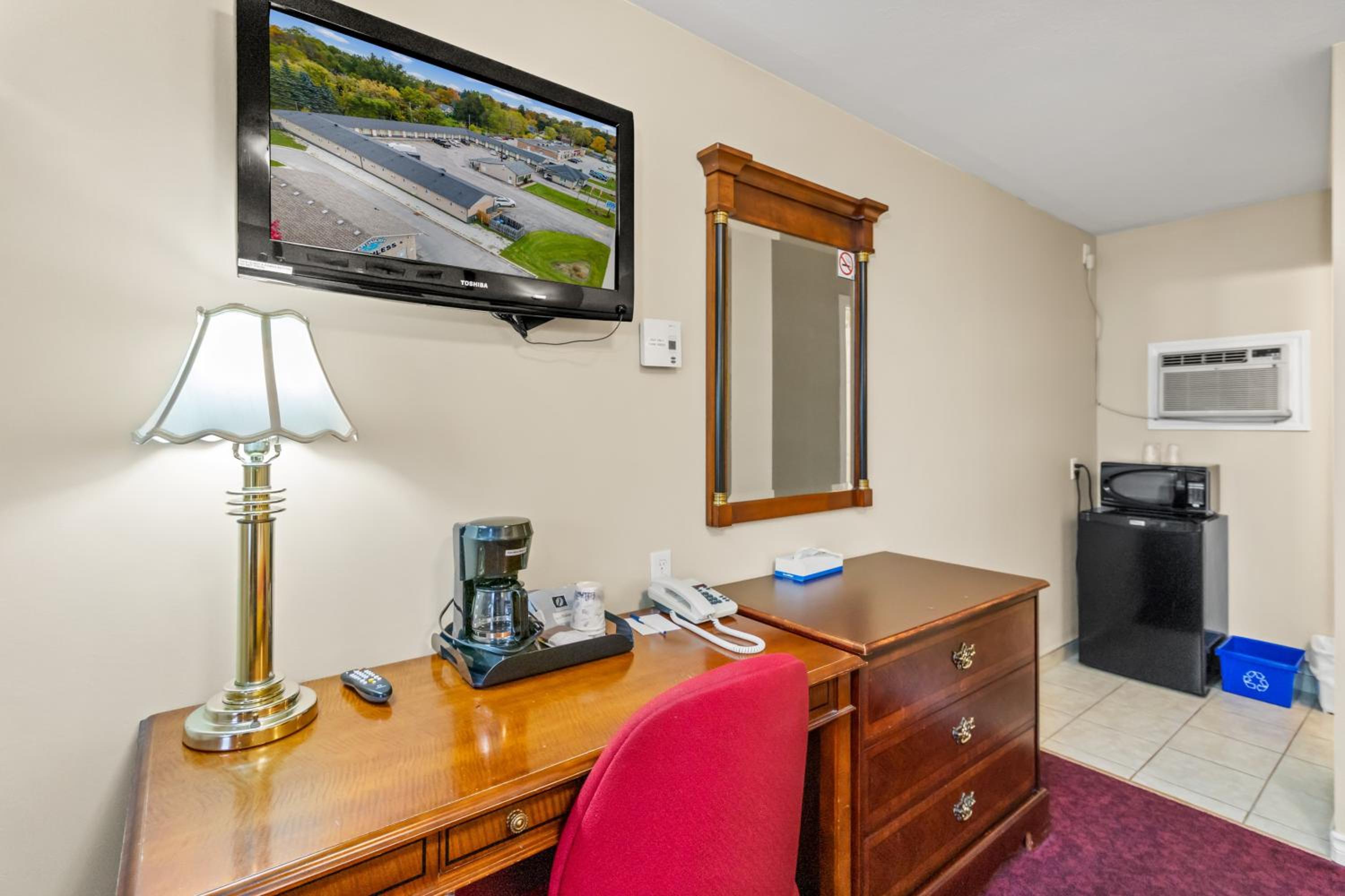 King Room - Non-Smoking - Photo 3
