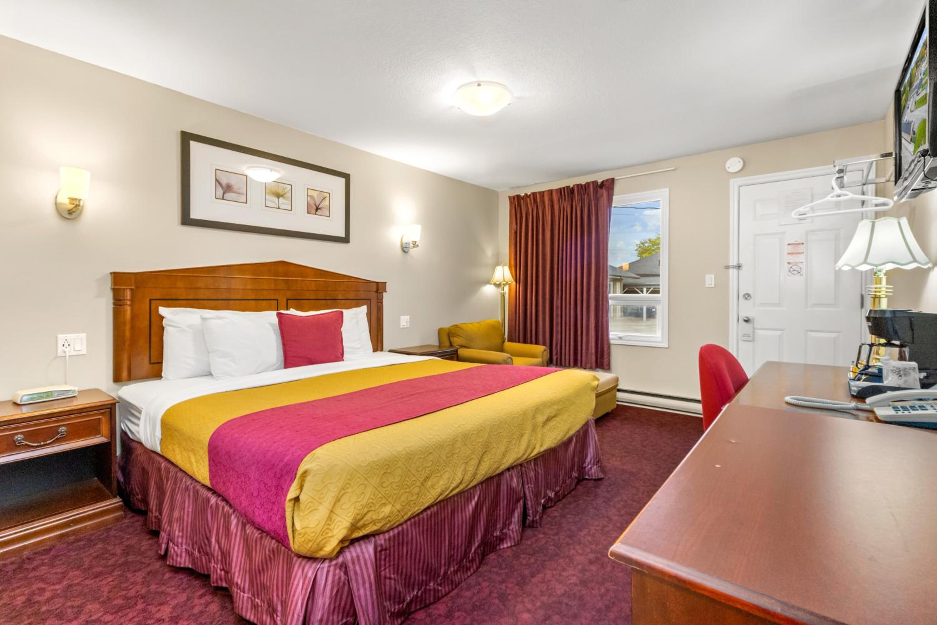 King Room - Non-Smoking - Photo 1