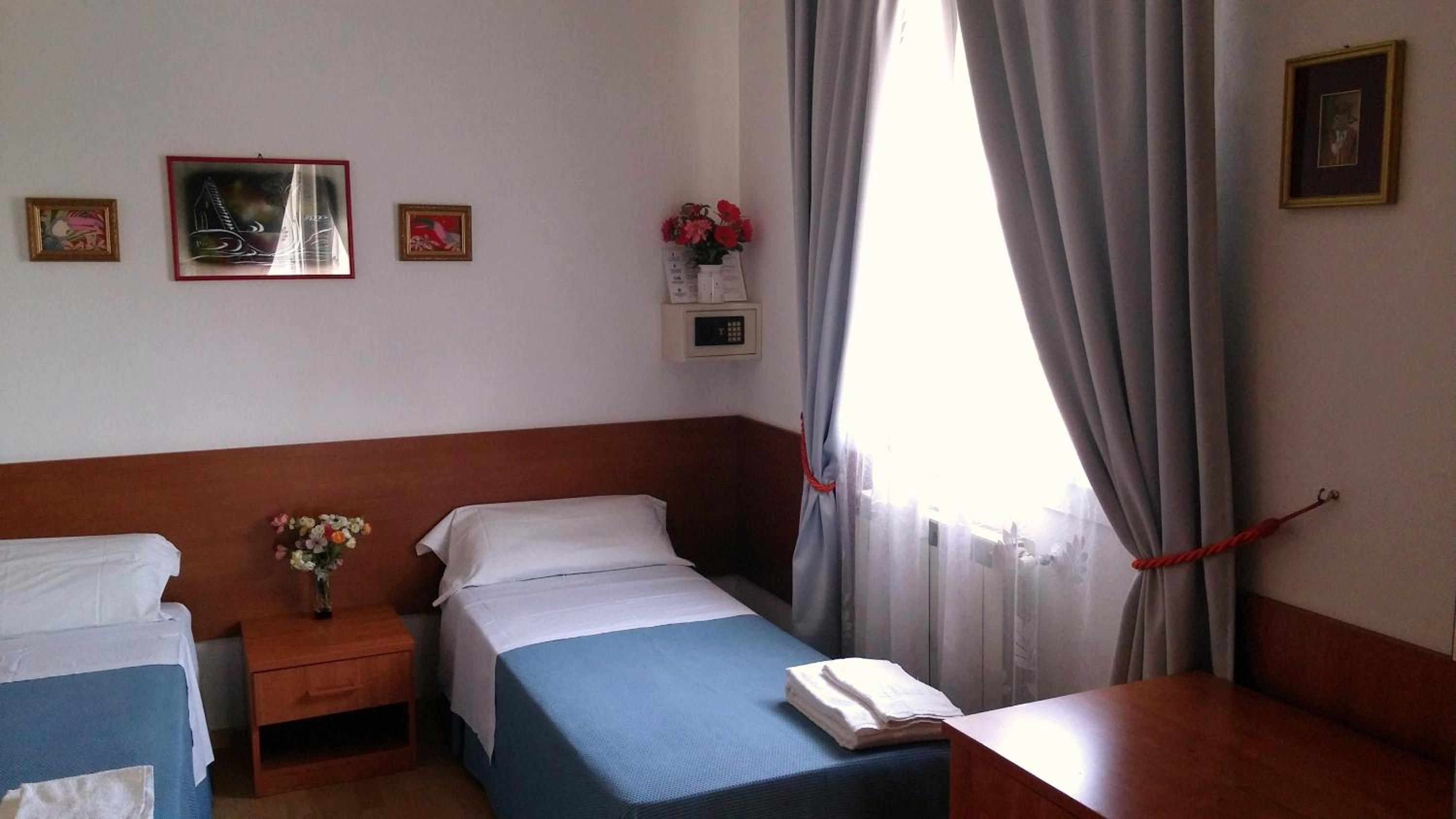 Quadruple Room - Photo 8