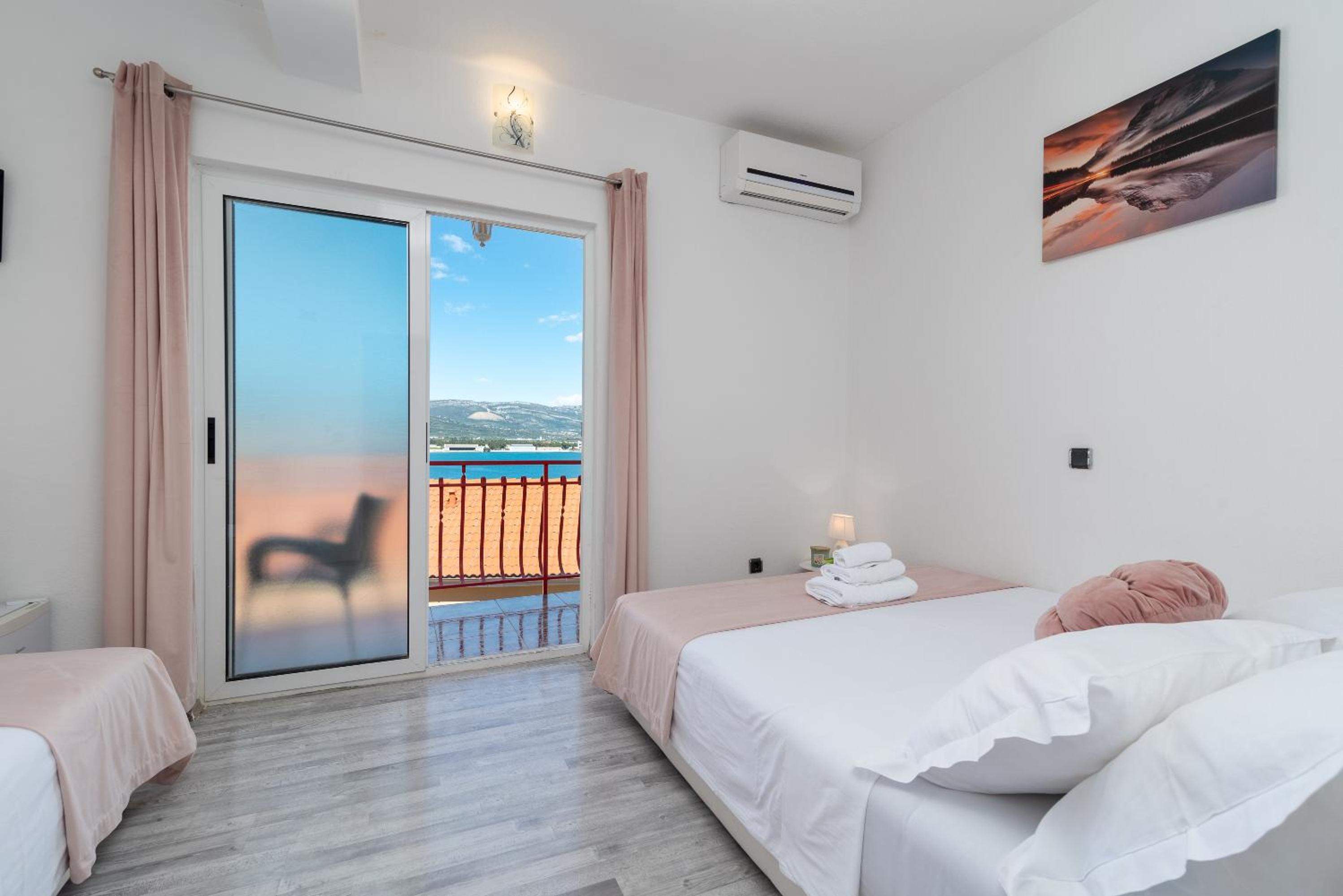 Standard Triple Room with Sea View