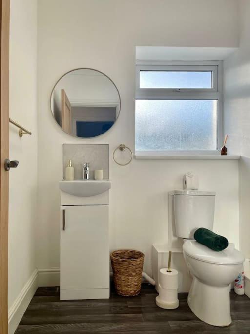 Three-Bedroom House photo 3