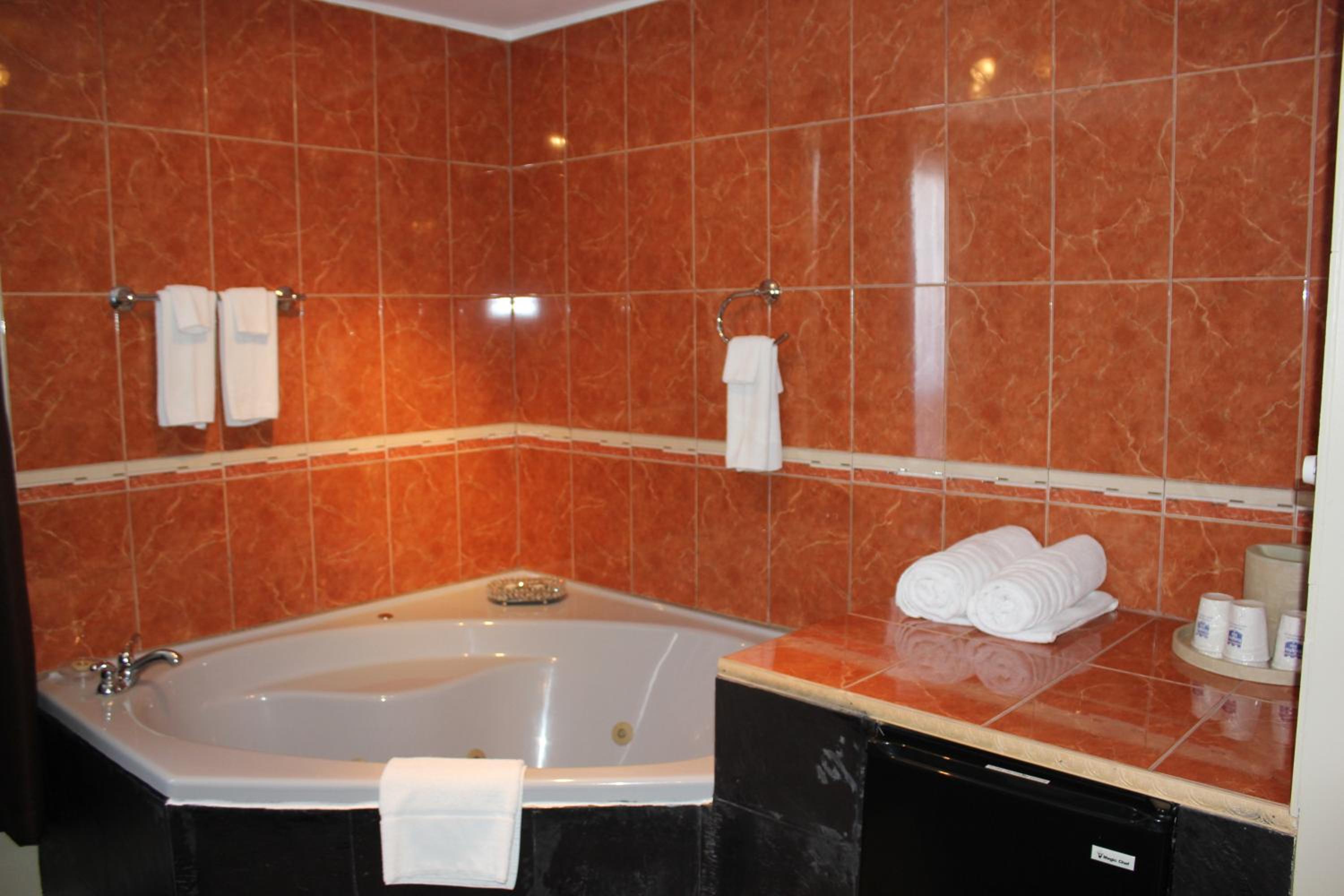 King Room with Spa Bath - Photo 4