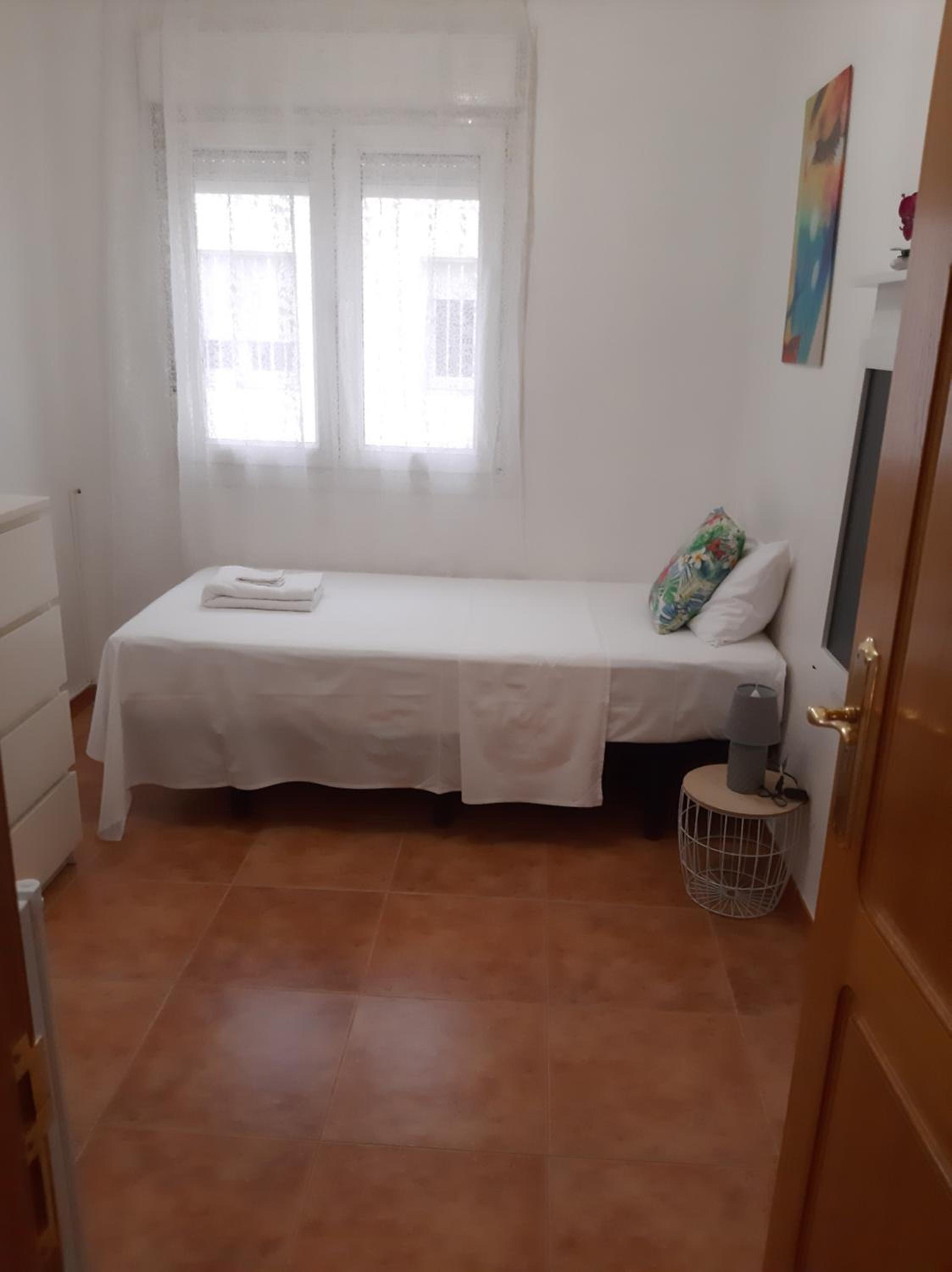 Standard Single Room with Shared Bathroom photo 3