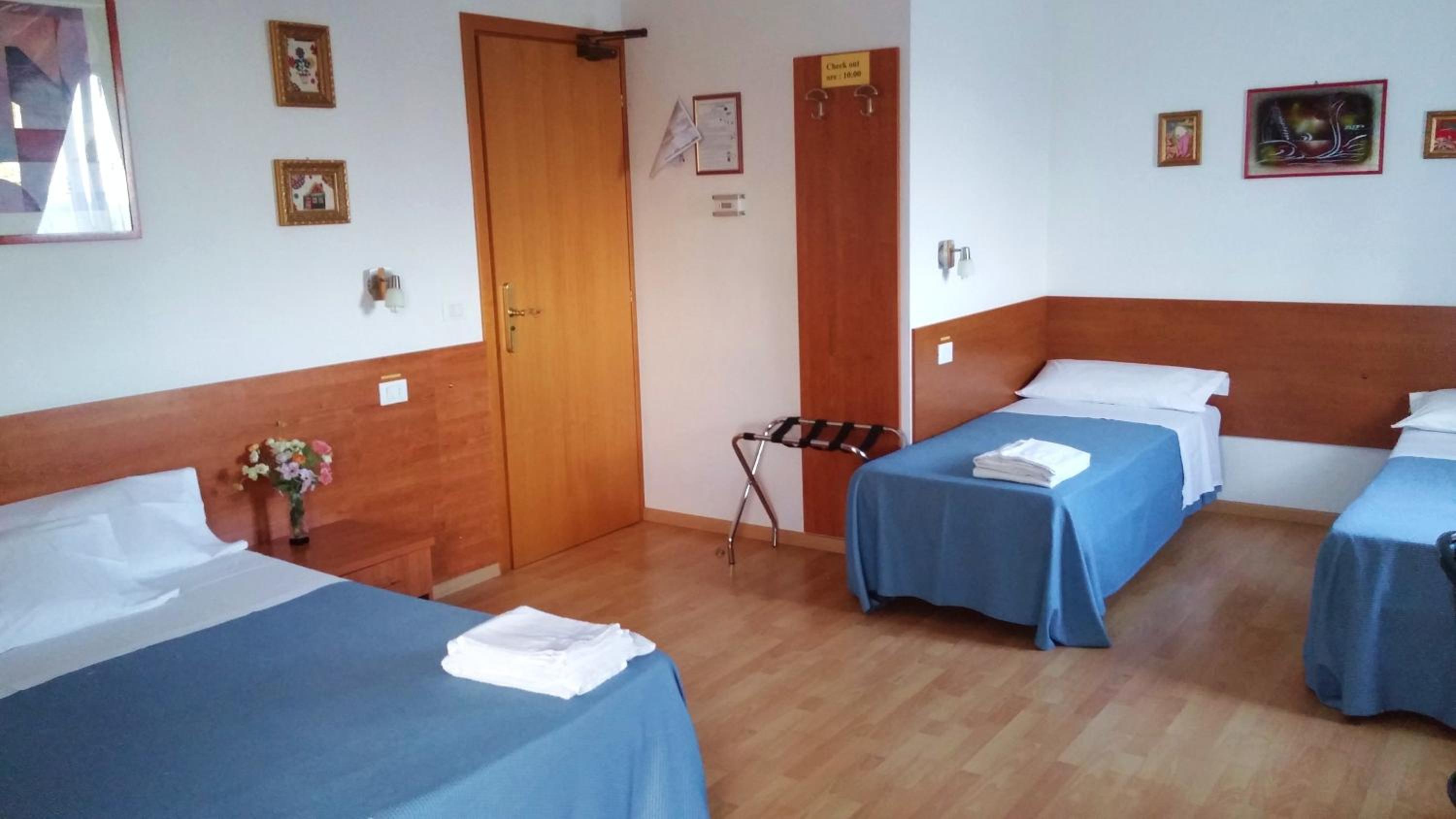Quadruple Room - Photo 10