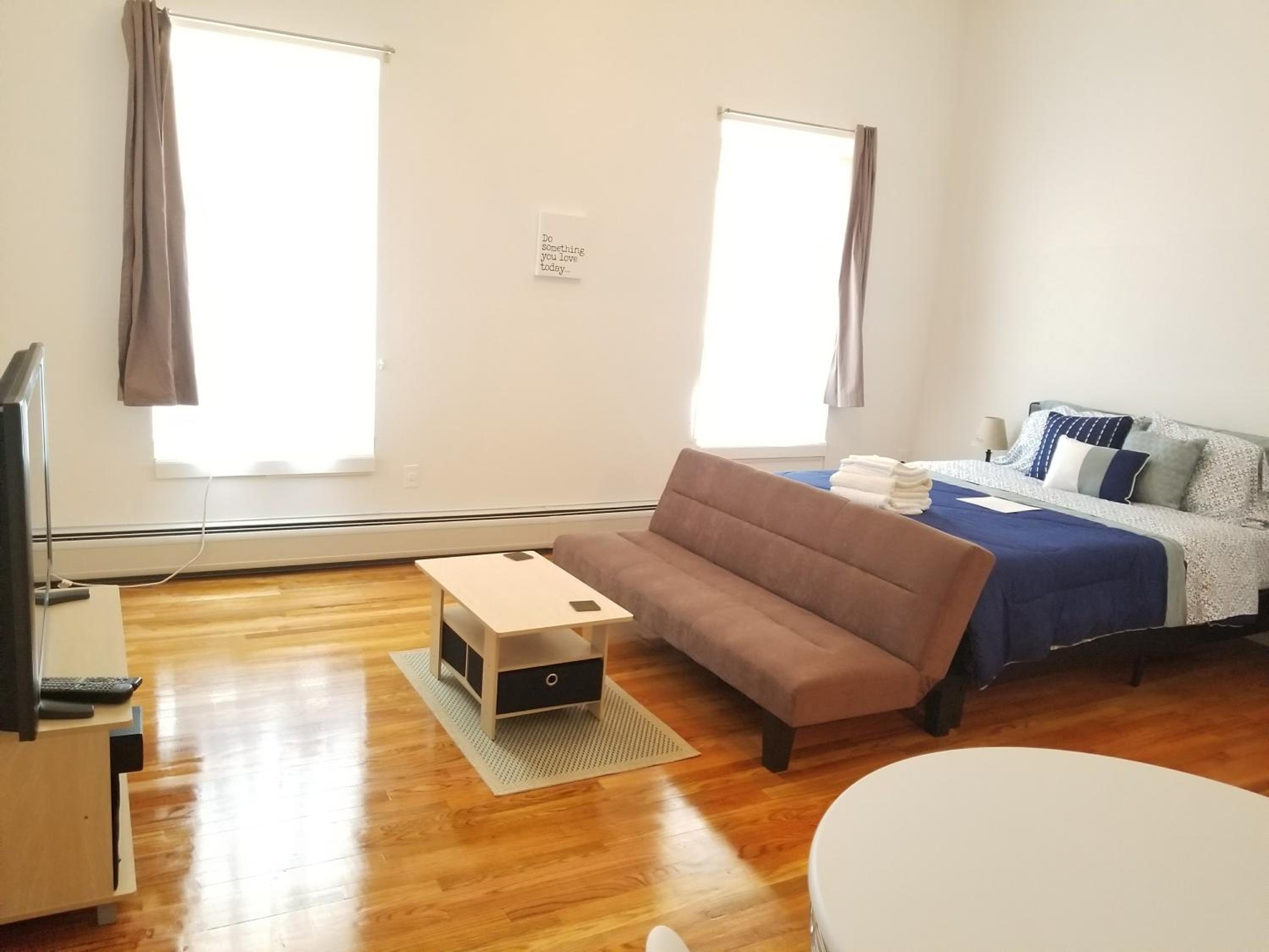 One-Bedroom Apartment photo 1