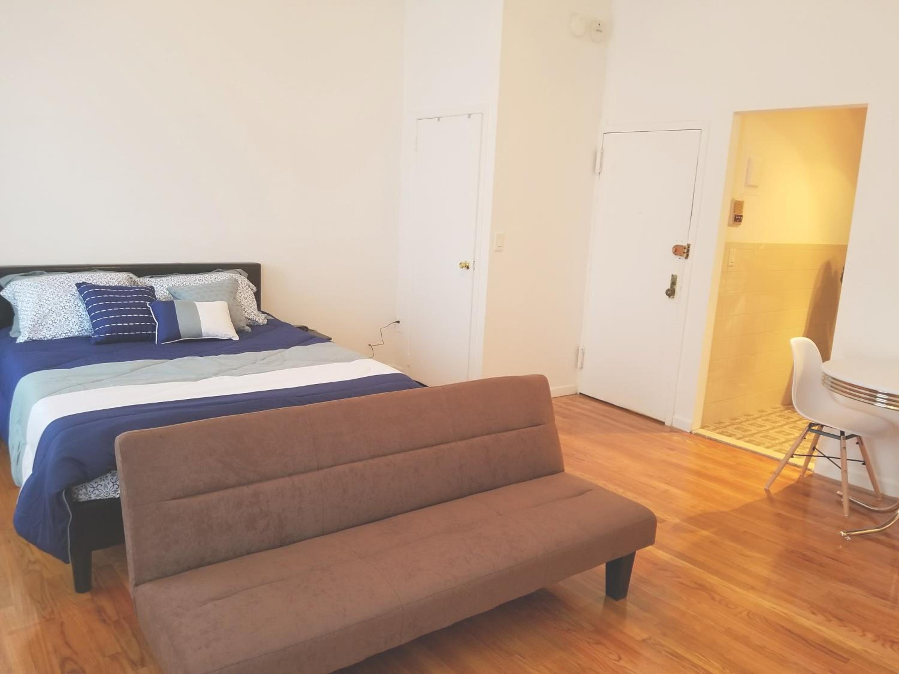 One-Bedroom Apartment photo 2