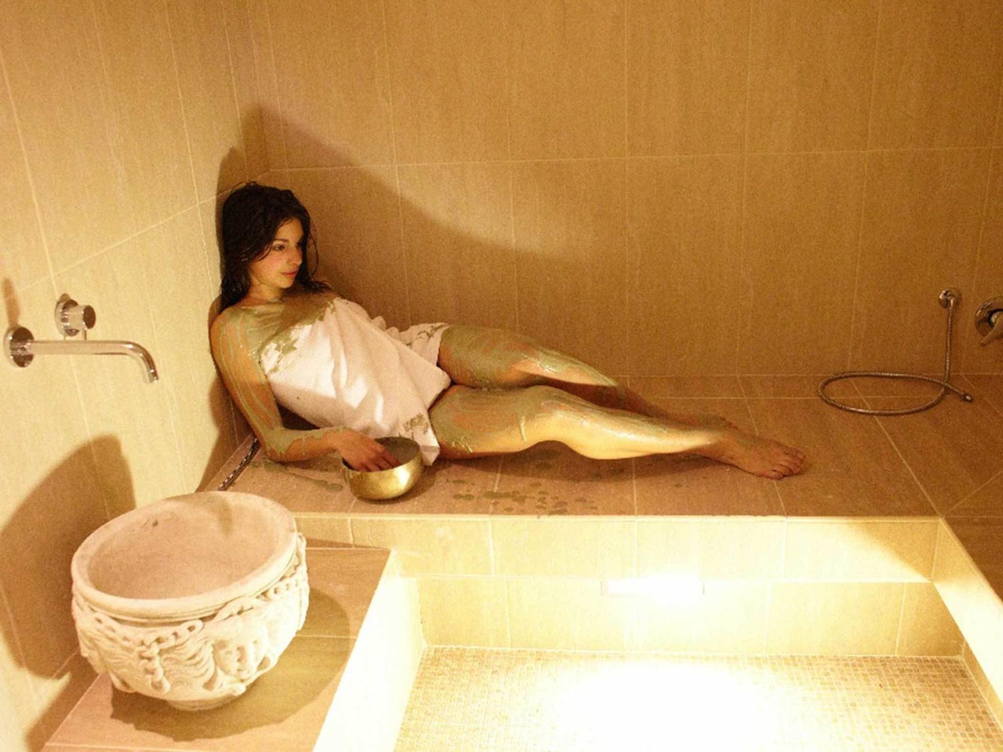 Double or Twin Room with Spa Access - Photo 9